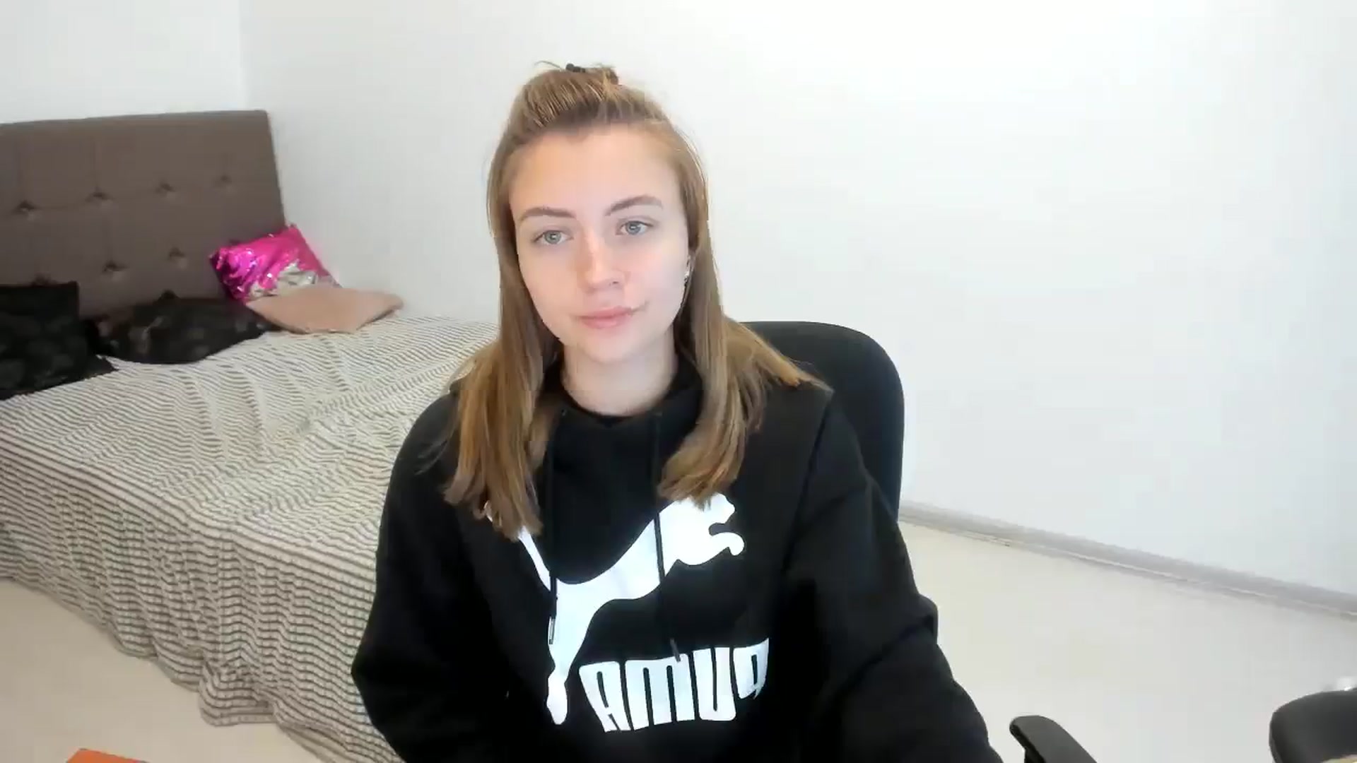 Gallery image thumbnail from Sulfate0's myfreecams stream on, 10/23/2024, 09:21 image 8 of 20