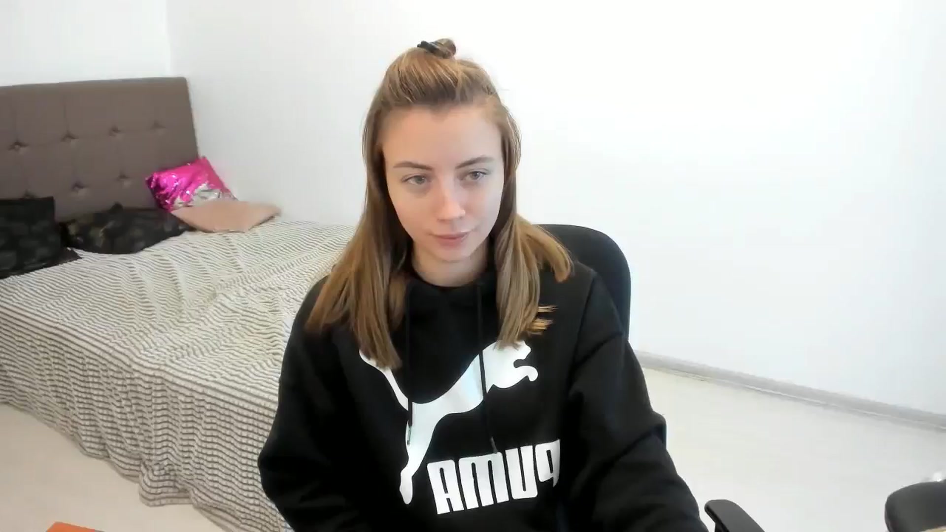 Gallery image thumbnail from Sulfate0's myfreecams stream on, 10/23/2024, 09:21 image 7 of 20