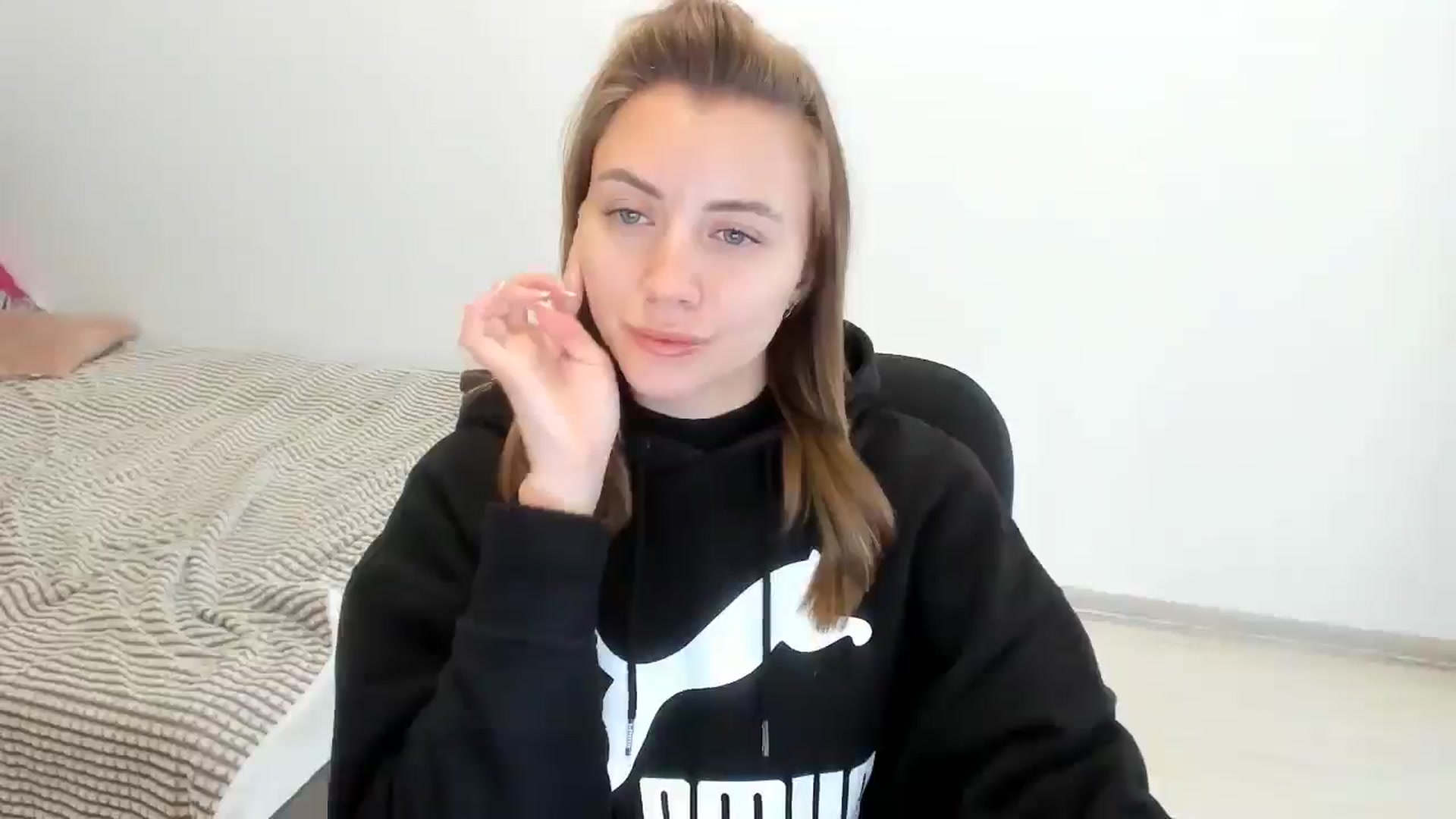 Gallery image thumbnail from Sulfate0's myfreecams stream on, 10/24/2024, 08:50 image 13 of 20