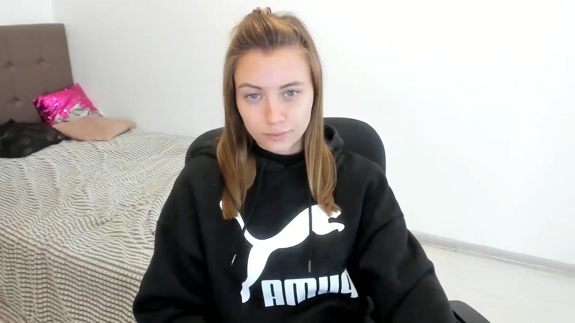 Gallery image thumbnail from Sulfate0's myfreecams stream on, 10/24/2024, 09:22 image 16 of 20
