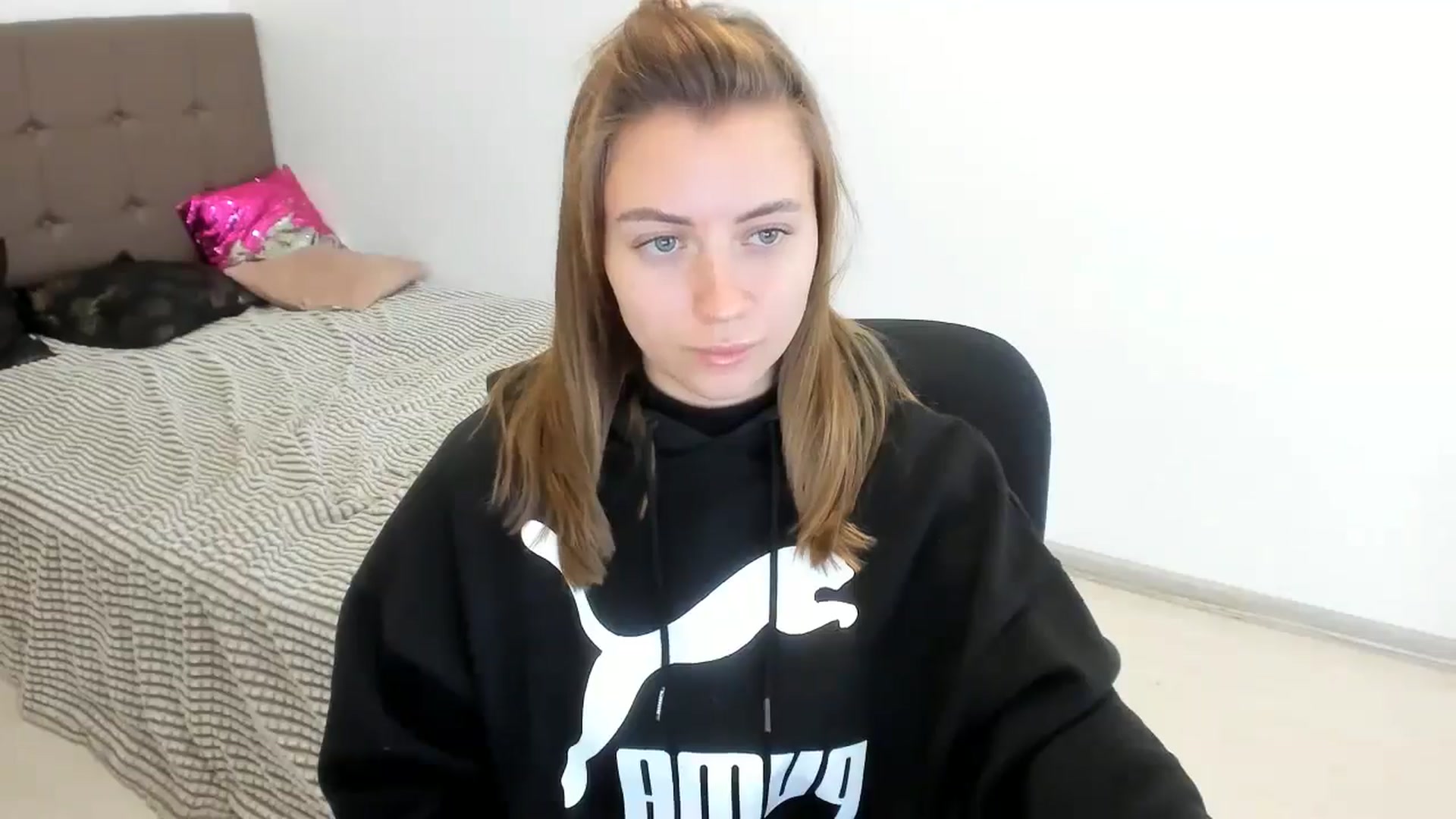Gallery image thumbnail from Sulfate0's myfreecams stream on, 10/24/2024, 10:06 image 18 of 20
