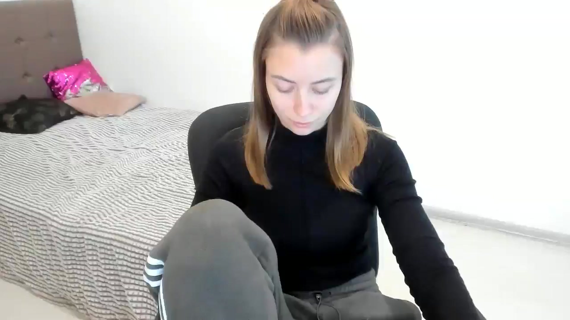 Gallery image thumbnail from Sulfate0's myfreecams stream on, 10/25/2024, 07:23 image 19 of 20