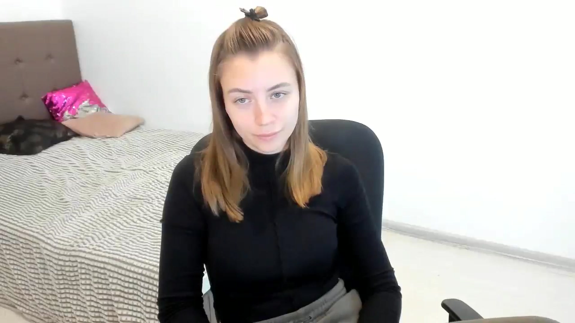 Gallery image thumbnail from Sulfate0's myfreecams stream on, 10/25/2024, 07:23 image 17 of 20