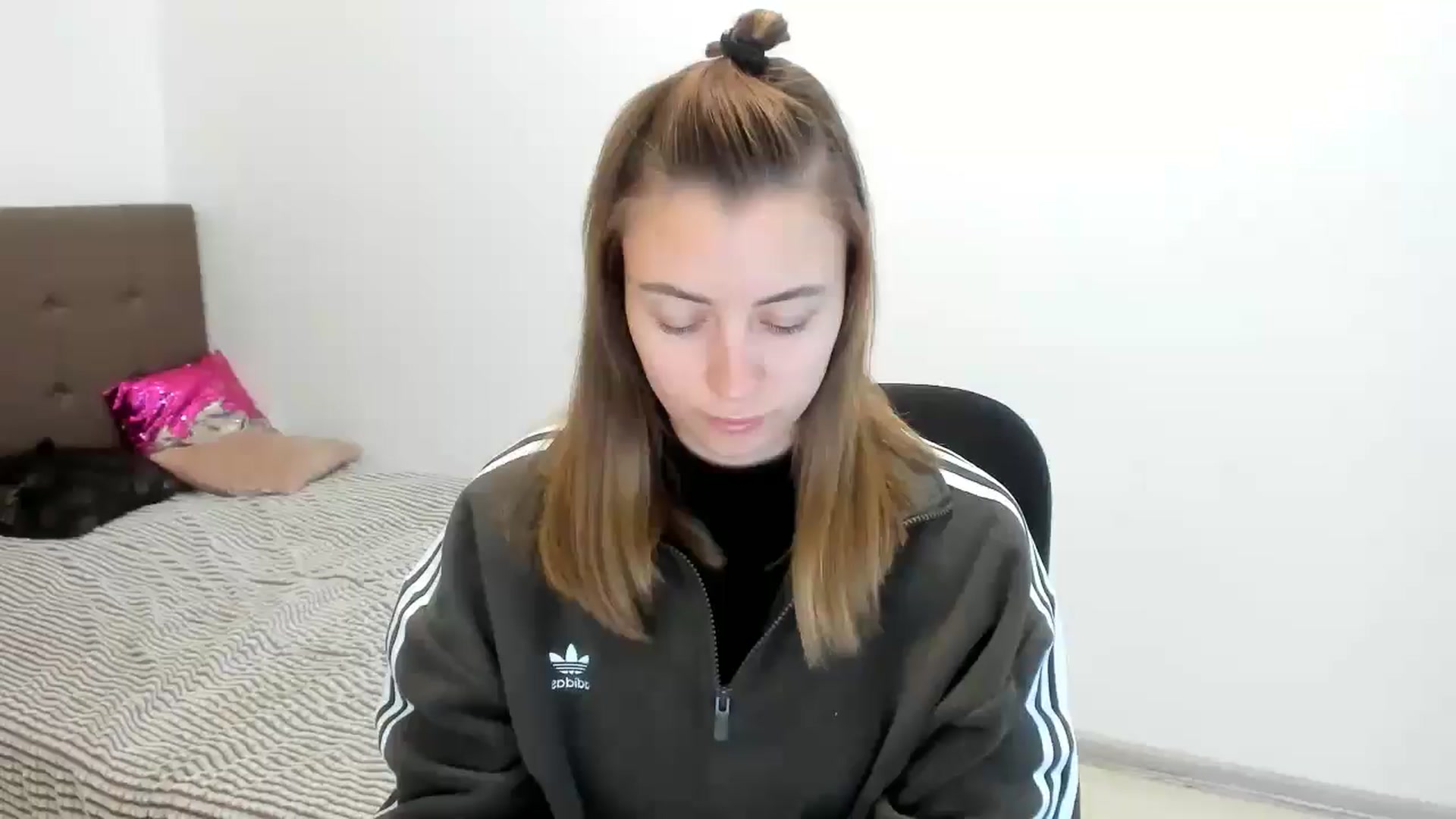 Gallery image thumbnail from Sulfate0's myfreecams stream on, 10/25/2024, 07:23 image 1 of 20