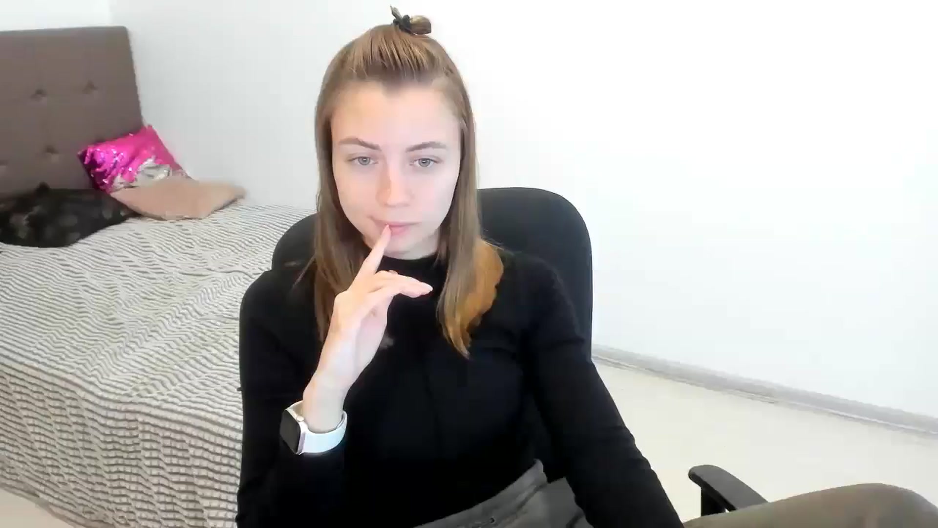 Gallery image thumbnail from Sulfate0's myfreecams stream on, 10/25/2024, 07:52 image 14 of 20