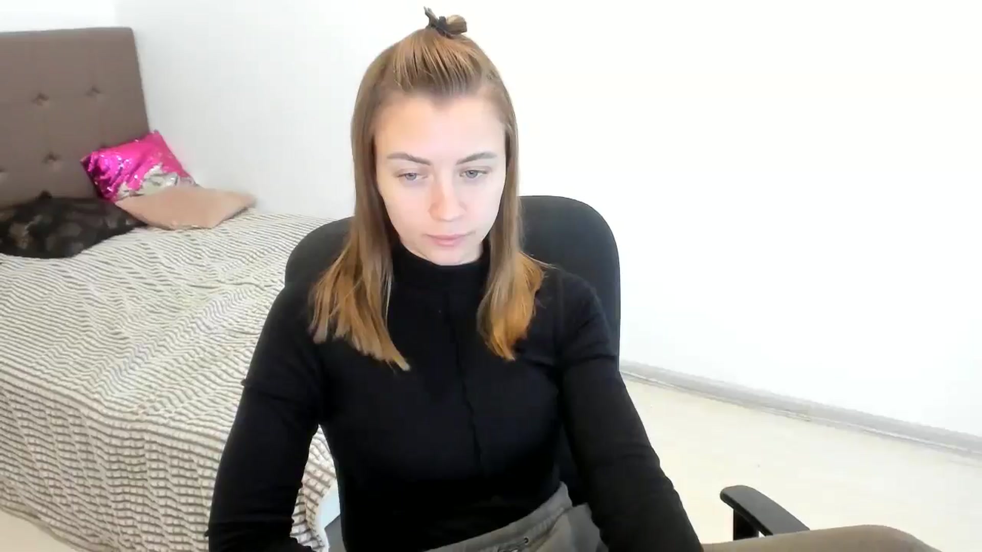 Gallery image thumbnail from Sulfate0's myfreecams stream on, 10/25/2024, 07:52 image 20 of 20