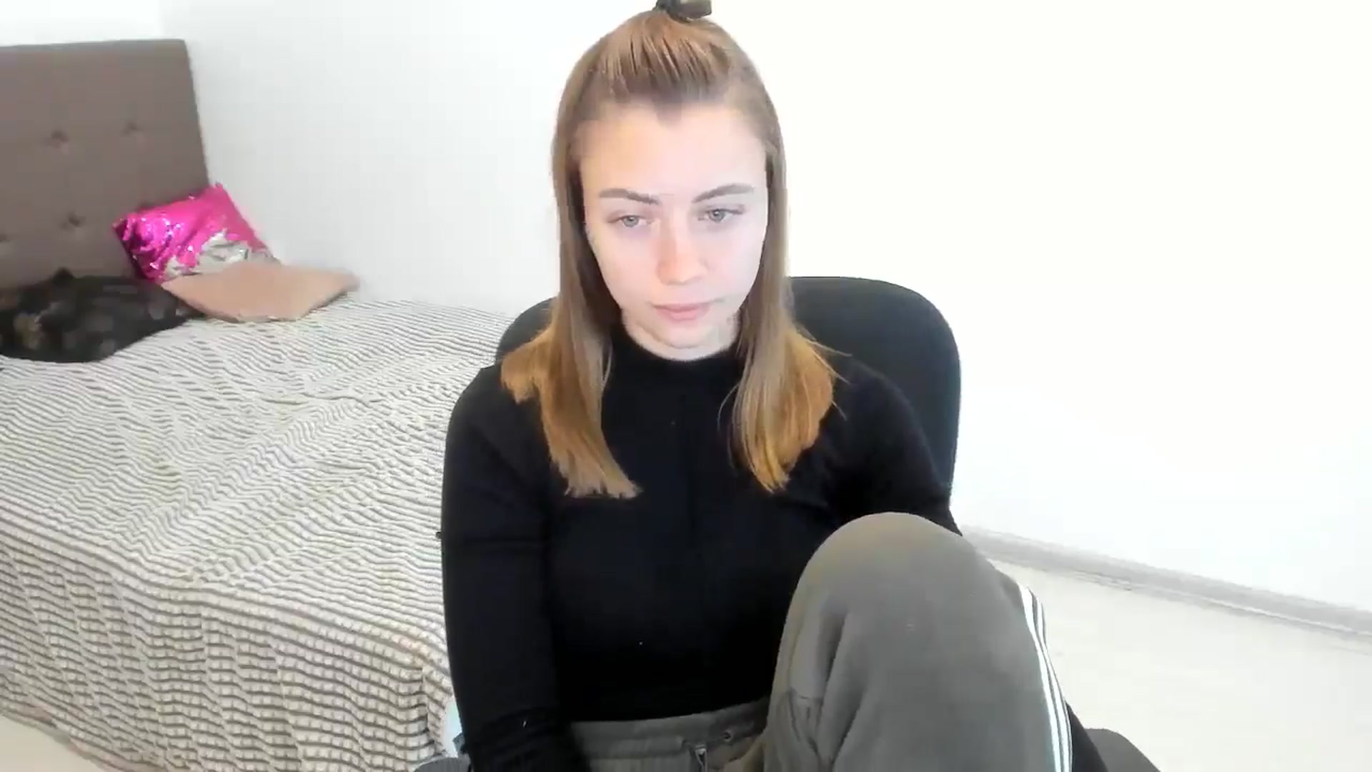 Gallery image thumbnail from Sulfate0's myfreecams stream on, 10/25/2024, 07:52 image 5 of 20