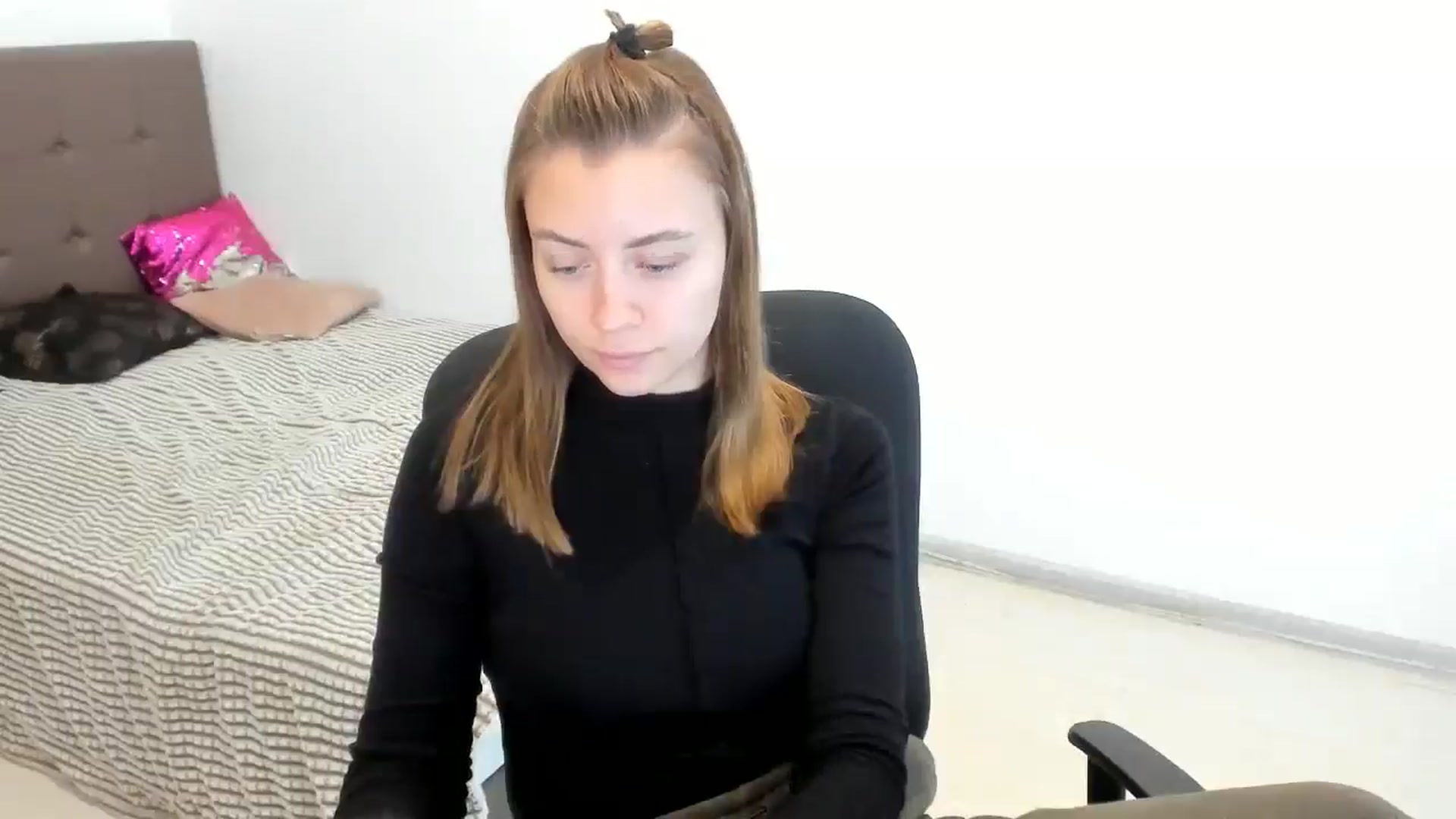 Gallery image thumbnail from Sulfate0's myfreecams stream on, 10/25/2024, 07:52 image 19 of 20