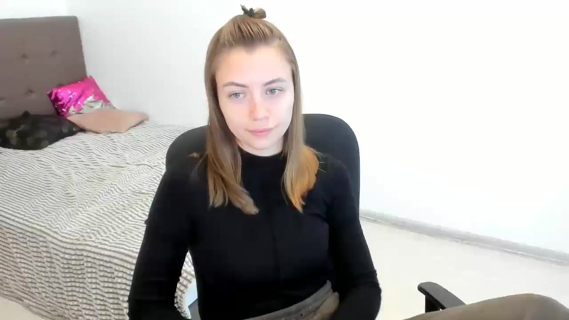 Gallery image thumbnail from Sulfate0's myfreecams stream on, 10/25/2024, 07:52 image 13 of 20