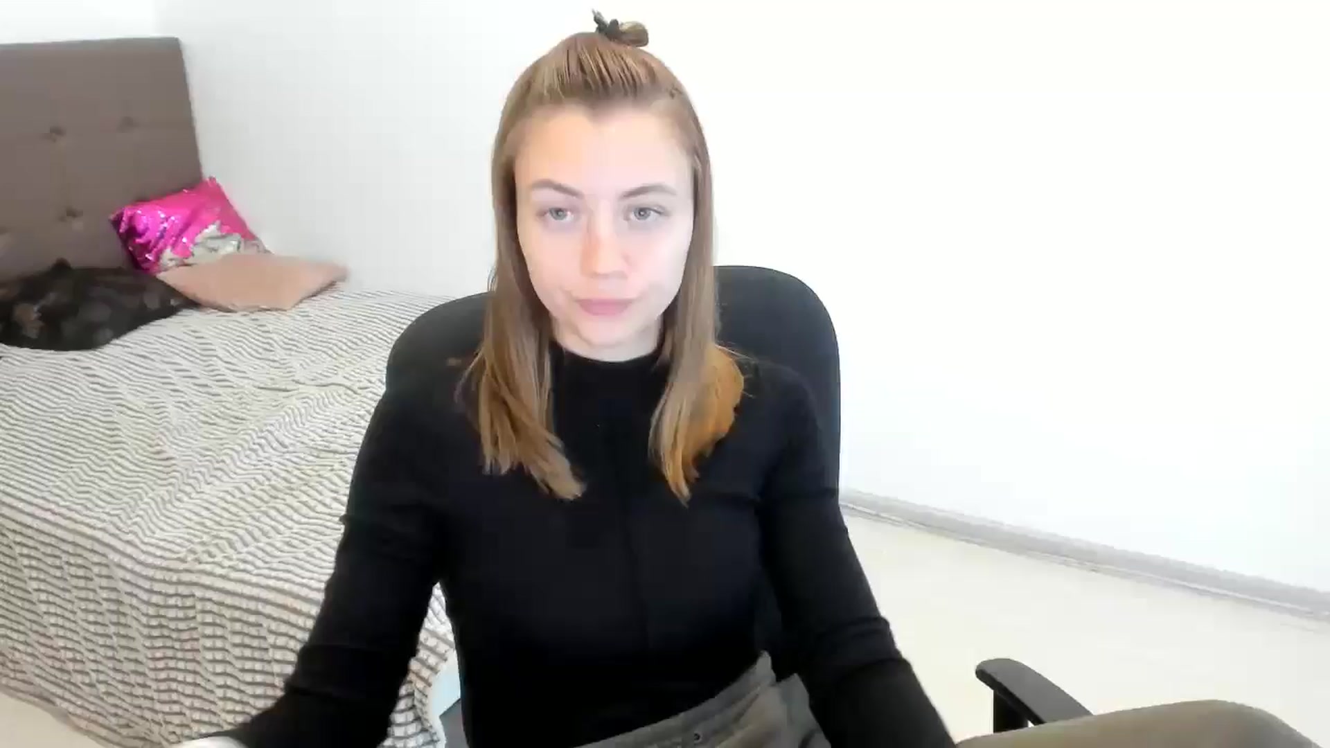 Gallery image thumbnail from Sulfate0's myfreecams stream on, 10/25/2024, 07:52 image 15 of 20
