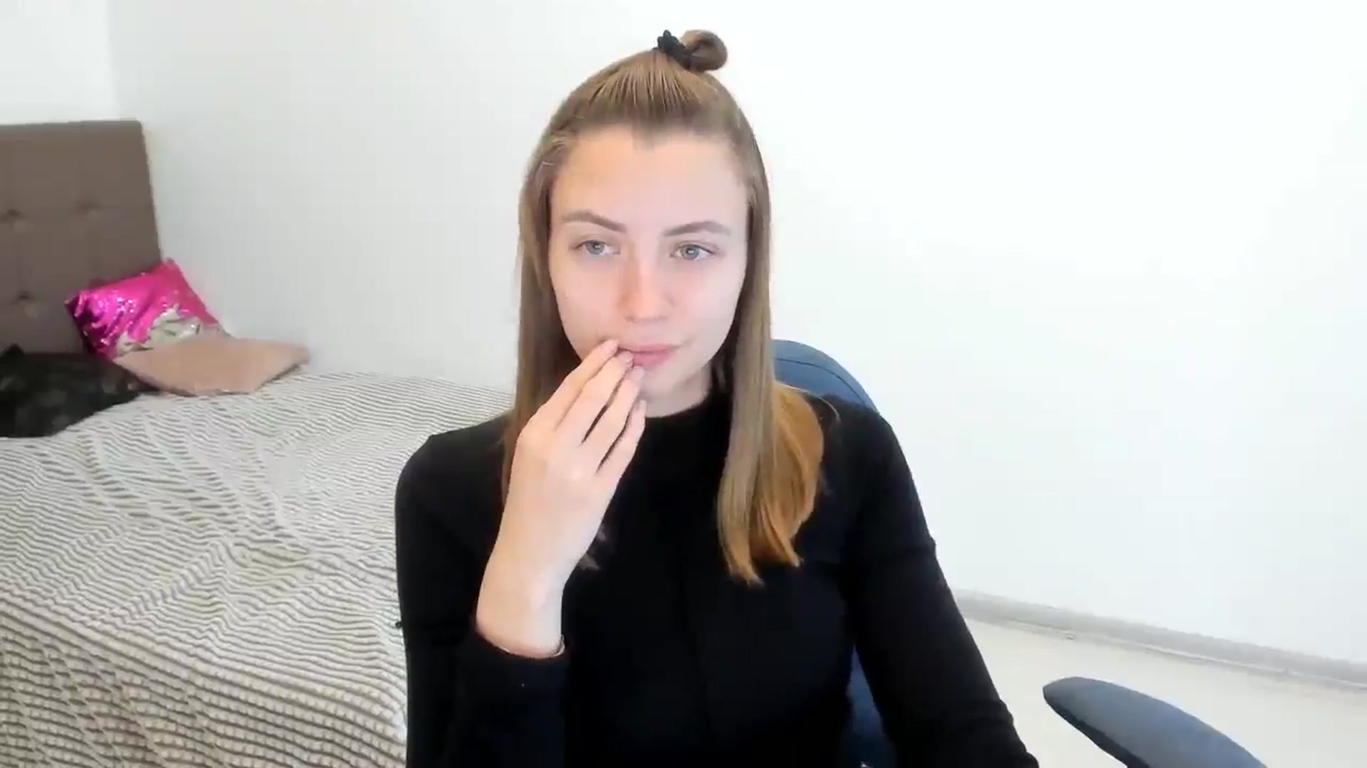 Gallery image thumbnail from Sulfate0's myfreecams stream on, 10/25/2024, 09:28 image 19 of 20