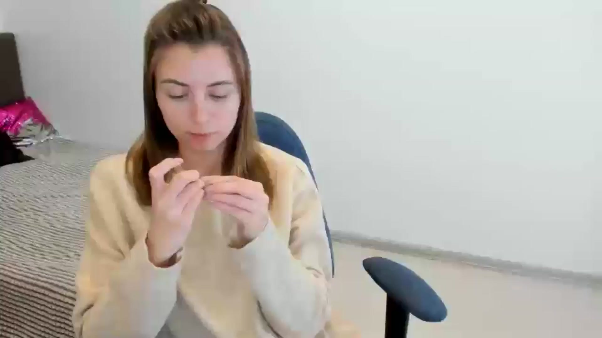Gallery image thumbnail from Sulfate0's myfreecams stream on, 10/28/2024, 10:28 image 18 of 20