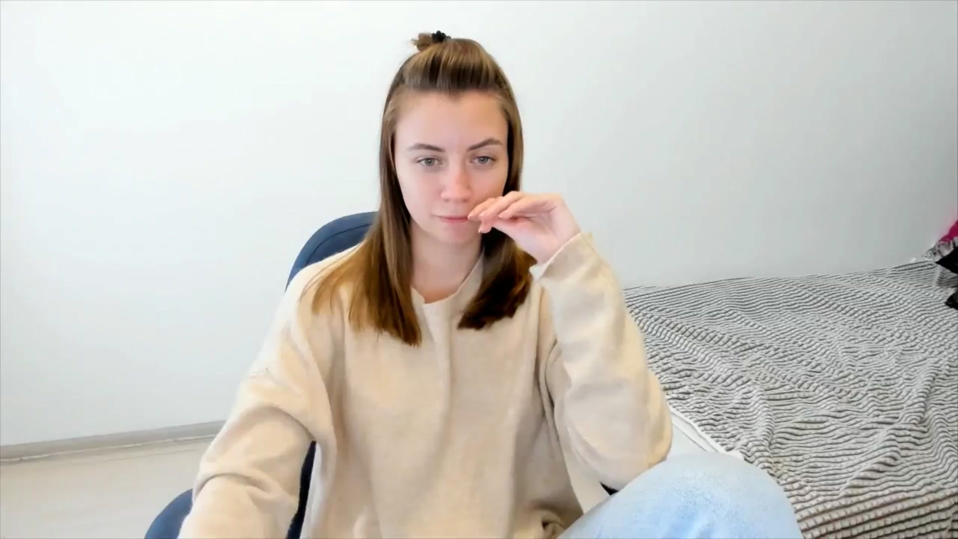 Gallery image thumbnail from Sulfate0's myfreecams stream on, 11/01/2024, 10:35 image 3 of 20