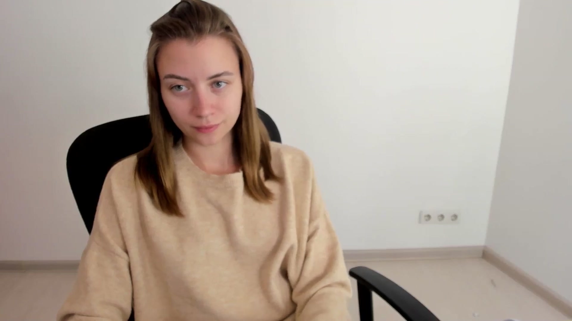 Gallery image thumbnail from Sulfate0's myfreecams stream on, 11/02/2024, 08:39 image 18 of 20