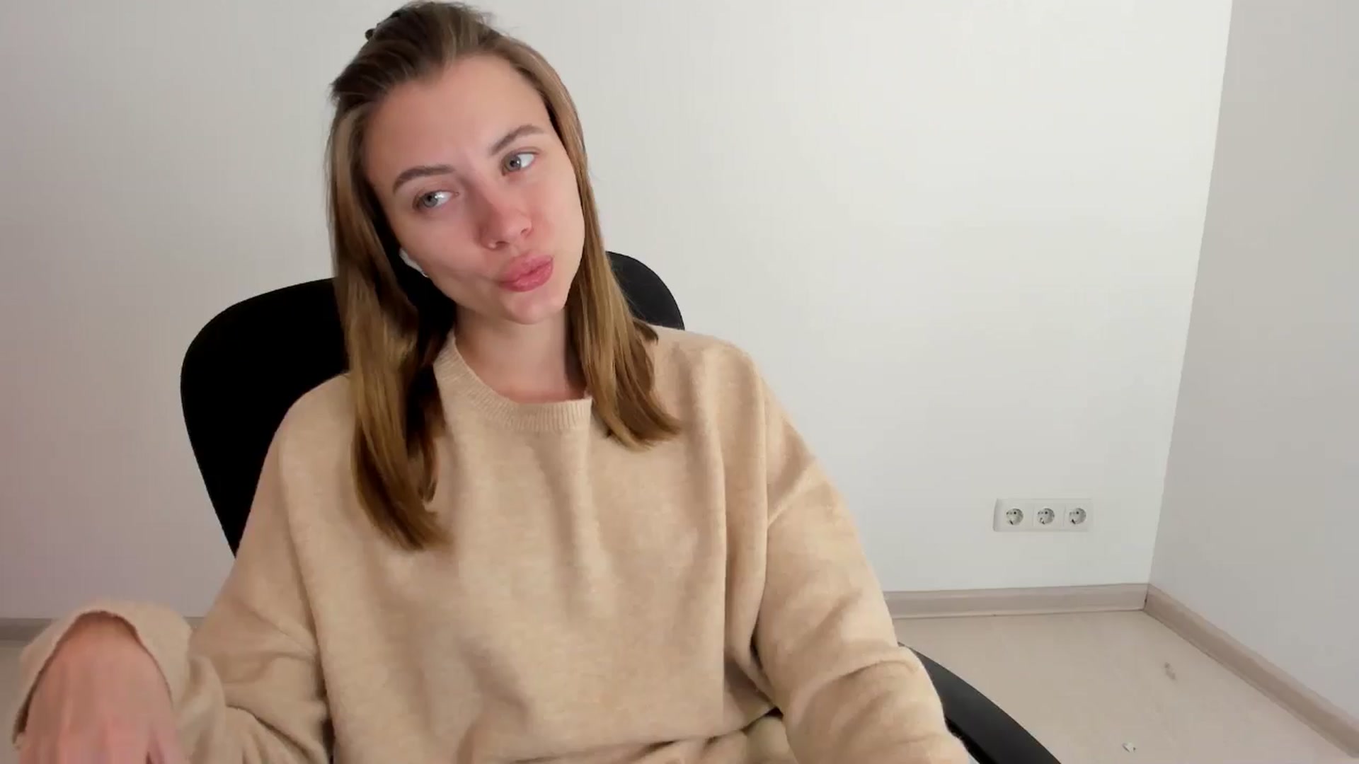 Gallery image thumbnail from Sulfate0's myfreecams stream on, 11/02/2024, 08:39 image 3 of 20