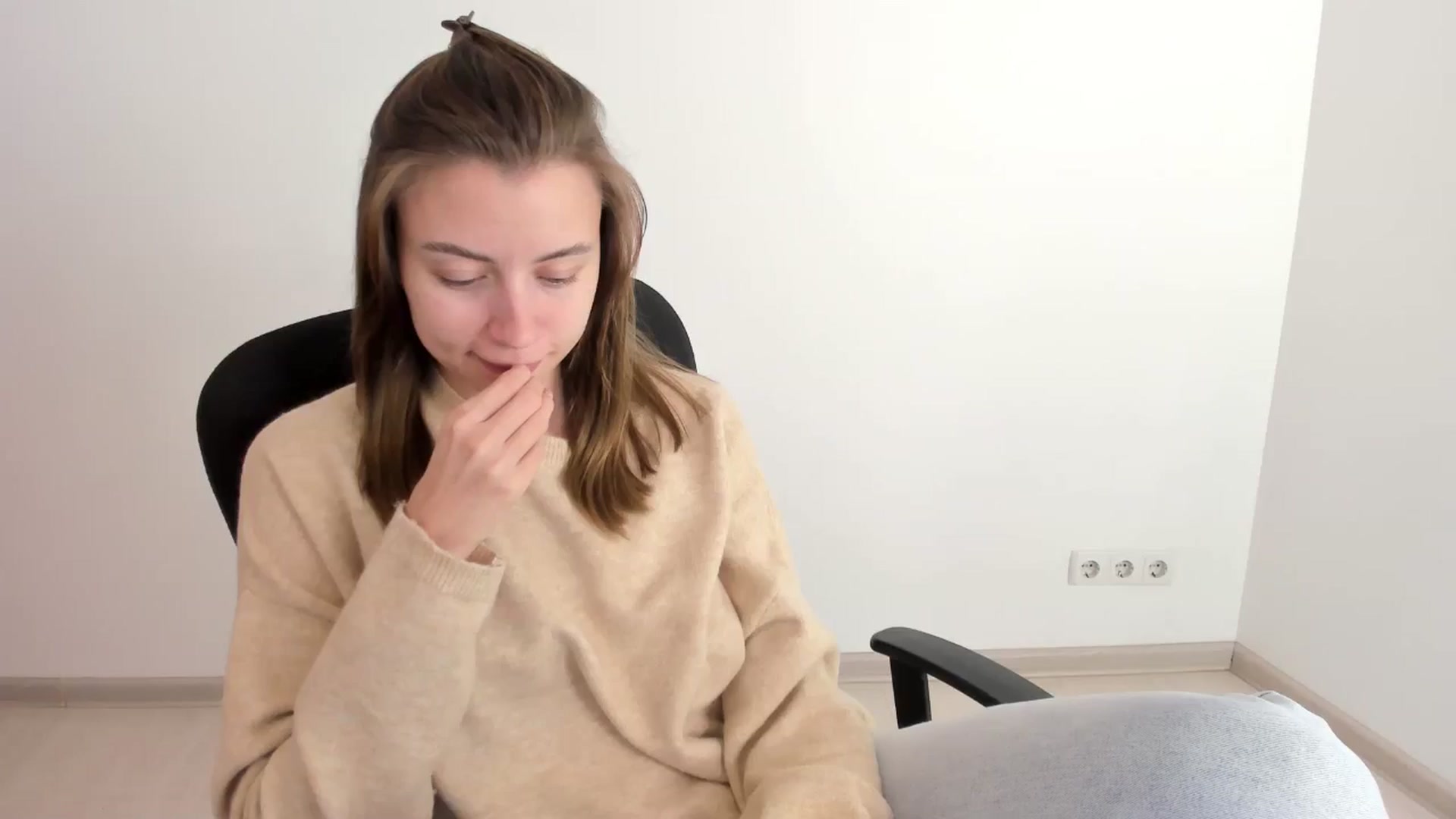 Gallery image thumbnail from Sulfate0's myfreecams stream on, 11/02/2024, 10:30 image 1 of 20