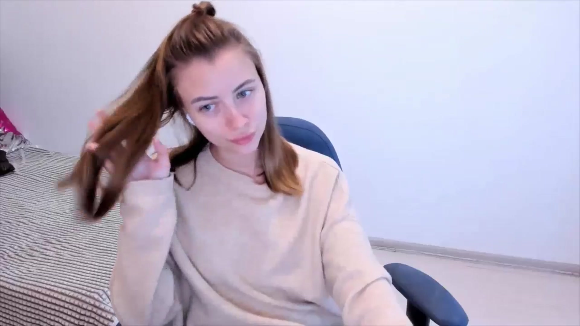 Gallery image thumbnail from Sulfate0's myfreecams stream on, 11/03/2024, 09:02 image 17 of 20