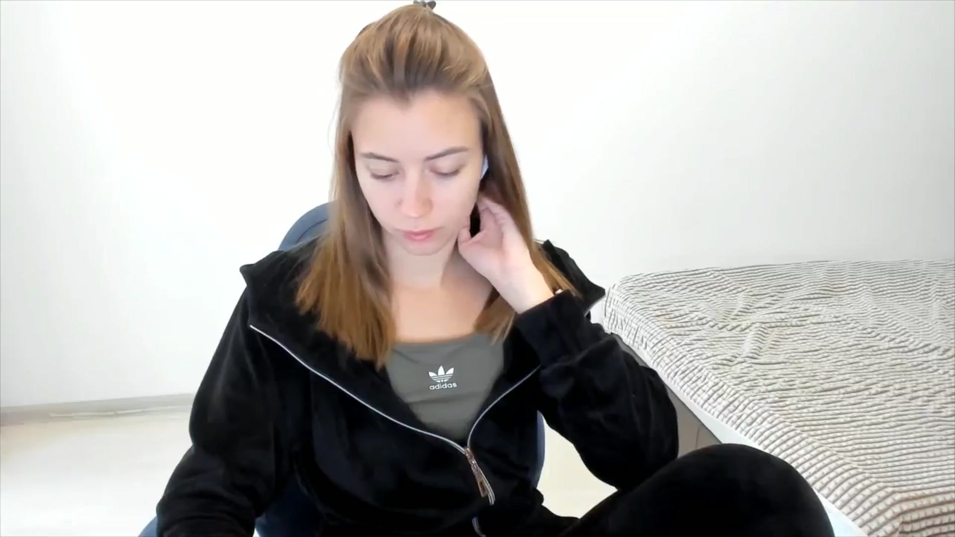 Gallery image thumbnail from Sulfate0's myfreecams stream on, 11/06/2024, 08:26 image 3 of 20