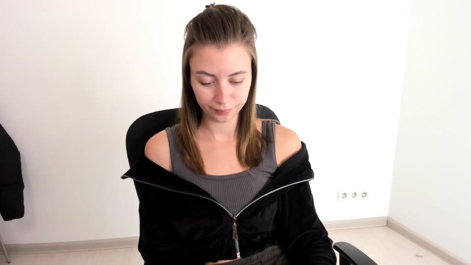 Gallery image thumbnail from Sulfate0's myfreecams stream on, 11/09/2024, 09:49 image 17 of 20