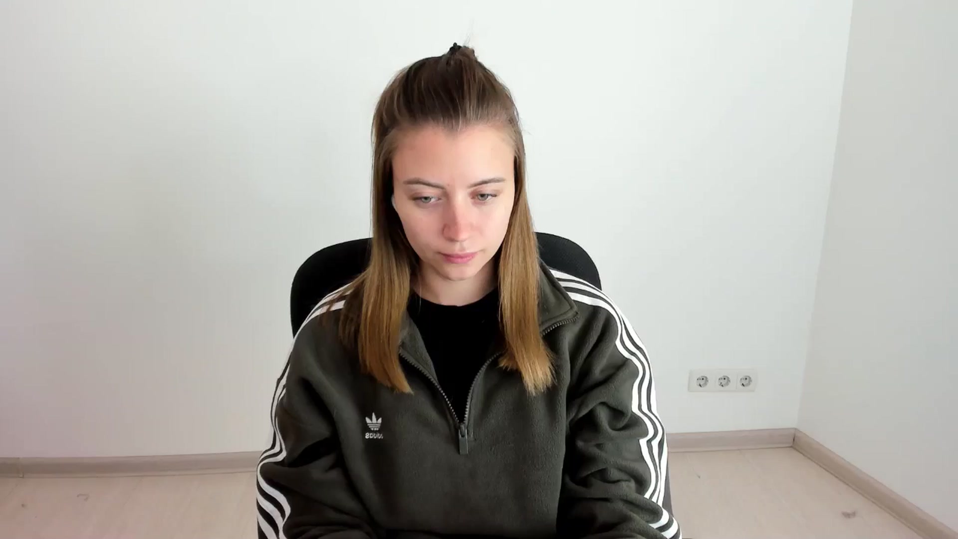Gallery image thumbnail from Sulfate0's myfreecams stream on, 11/11/2024, 08:55 image 1 of 20