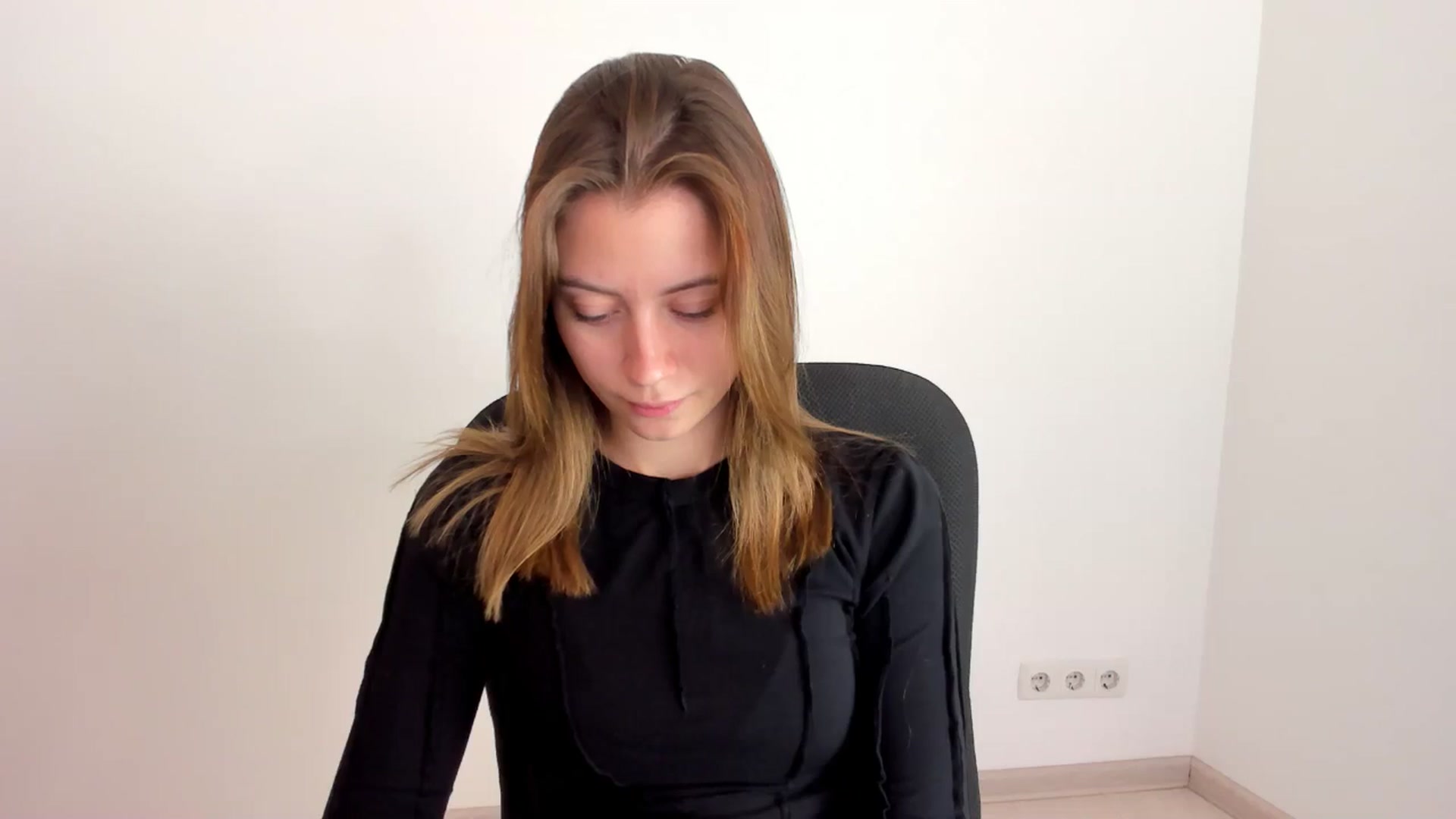 Gallery image thumbnail from Sulfate0's myfreecams stream on, 11/12/2024, 09:23 image 19 of 20