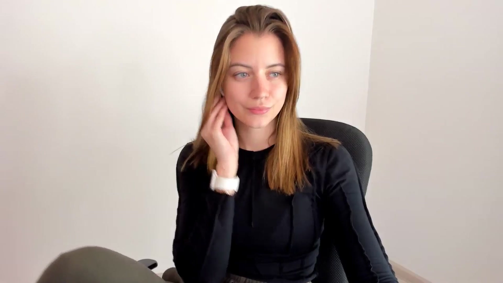 Gallery image thumbnail from Sulfate0's myfreecams stream on, 11/12/2024, 10:11 image 2 of 20