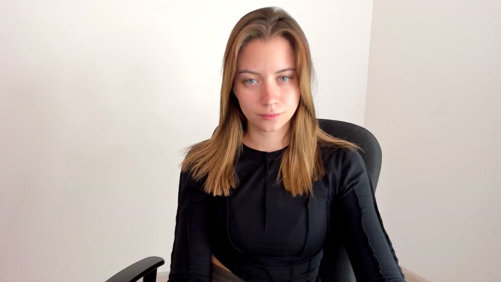 Gallery image thumbnail from Sulfate0's myfreecams stream on, 11/12/2024, 10:11 image 9 of 20