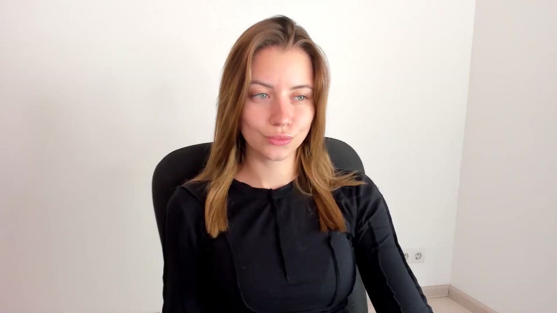 Gallery image thumbnail from Sulfate0's myfreecams stream on, 11/12/2024, 11:16 image 11 of 20