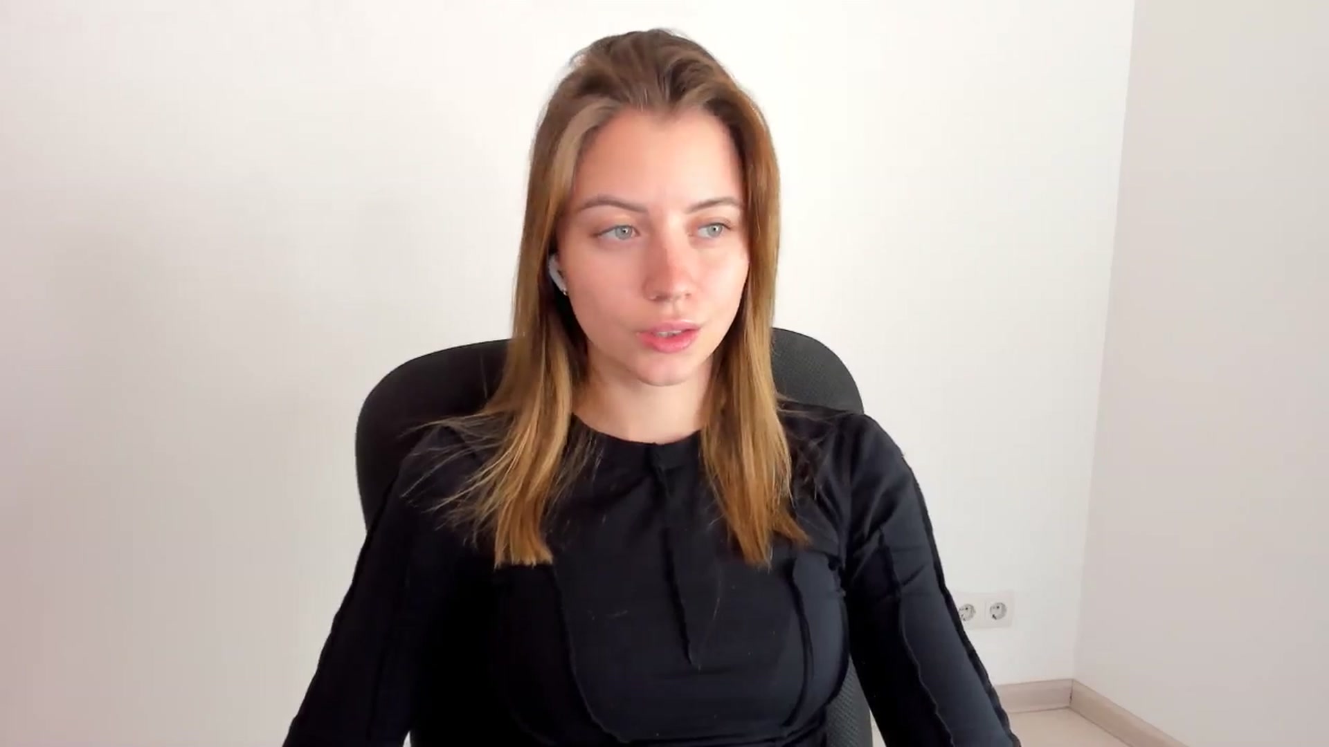 Gallery image thumbnail from Sulfate0's myfreecams stream on, 11/12/2024, 11:16 image 7 of 20
