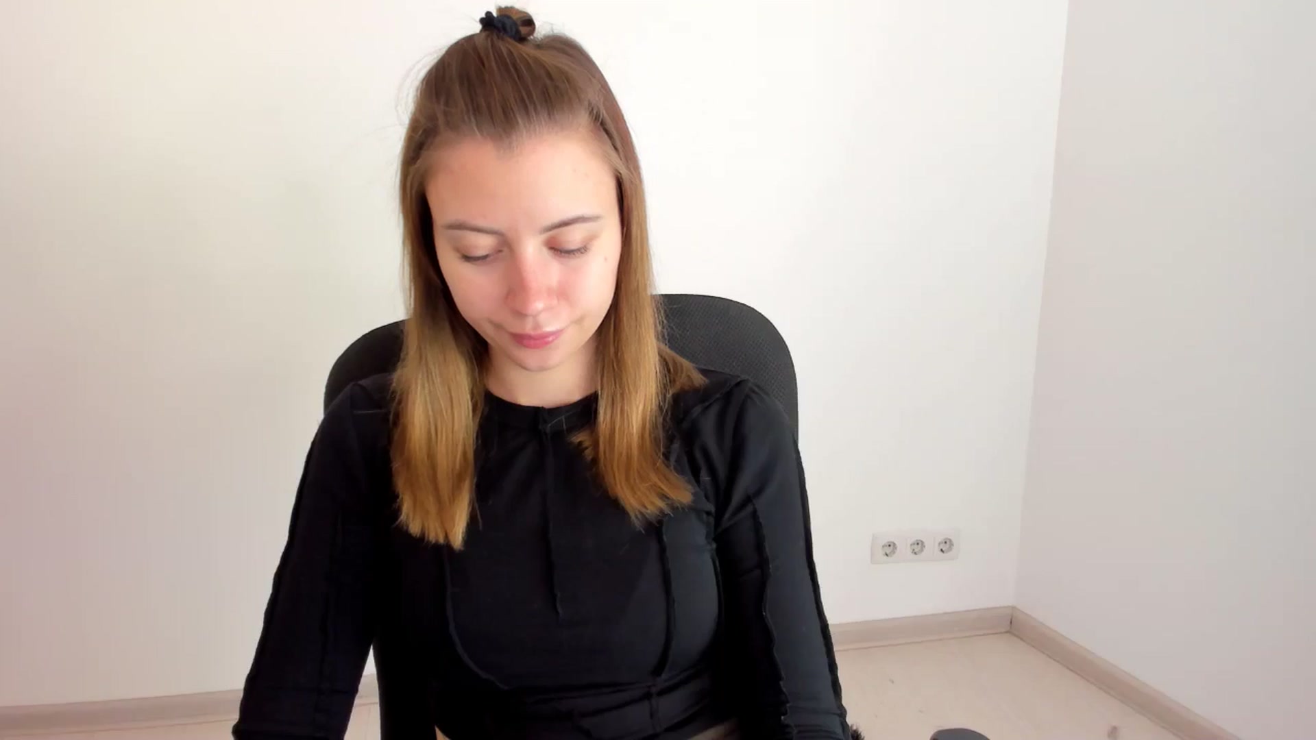 Gallery image thumbnail from Sulfate0's myfreecams stream on, 11/13/2024, 08:24 image 8 of 20