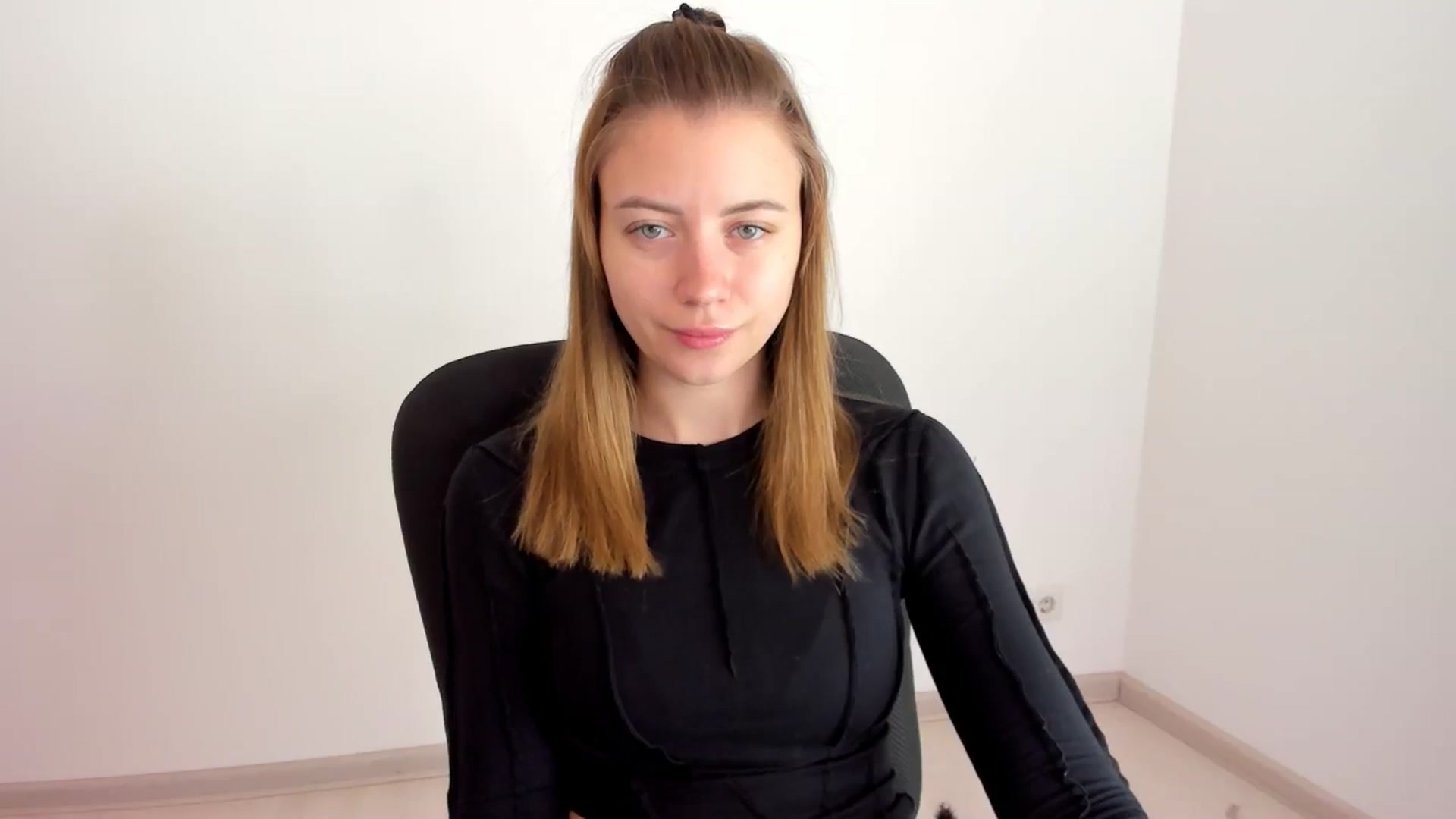 Gallery image thumbnail from Sulfate0's myfreecams stream on, 11/13/2024, 08:24 image 2 of 20