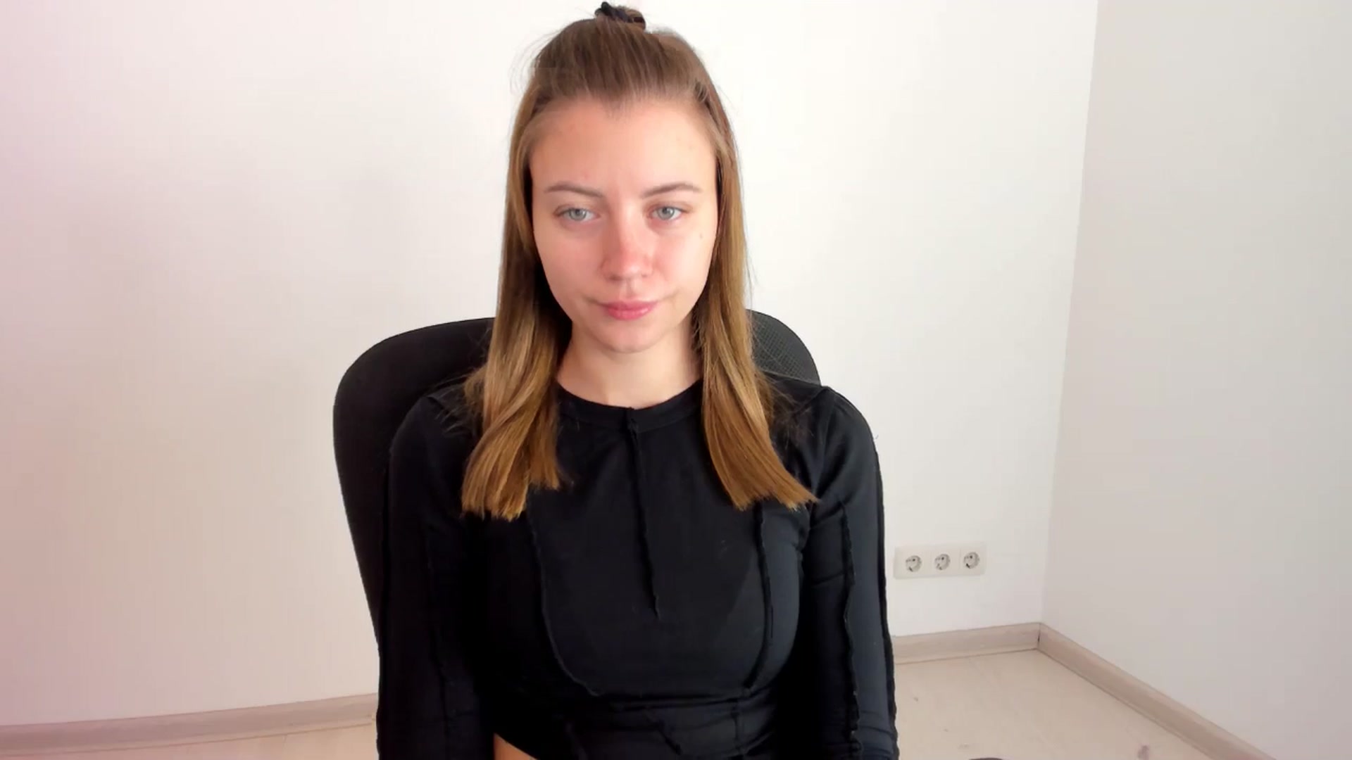 Gallery image thumbnail from Sulfate0's myfreecams stream on, 11/13/2024, 08:24 image 5 of 20