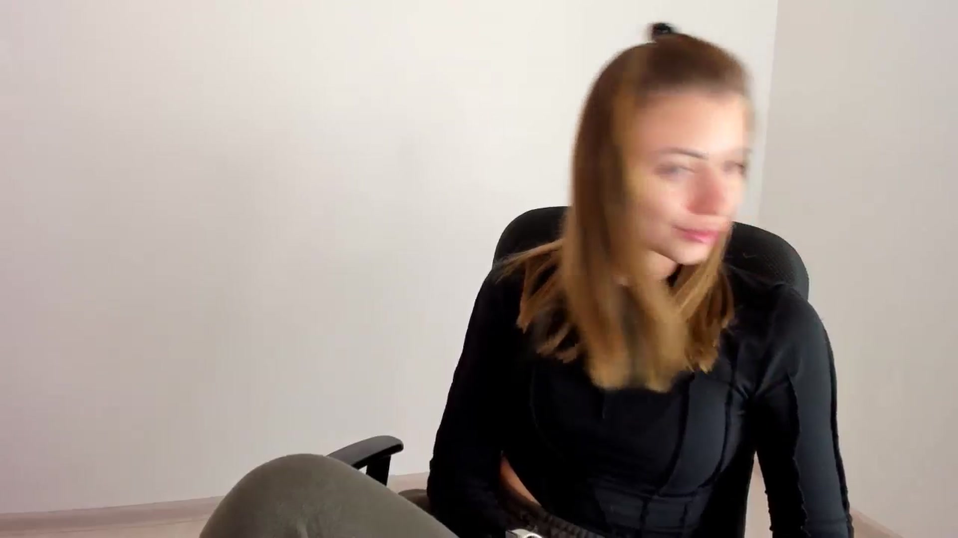 Gallery image thumbnail from Sulfate0's myfreecams stream on, 11/13/2024, 08:24 image 17 of 20