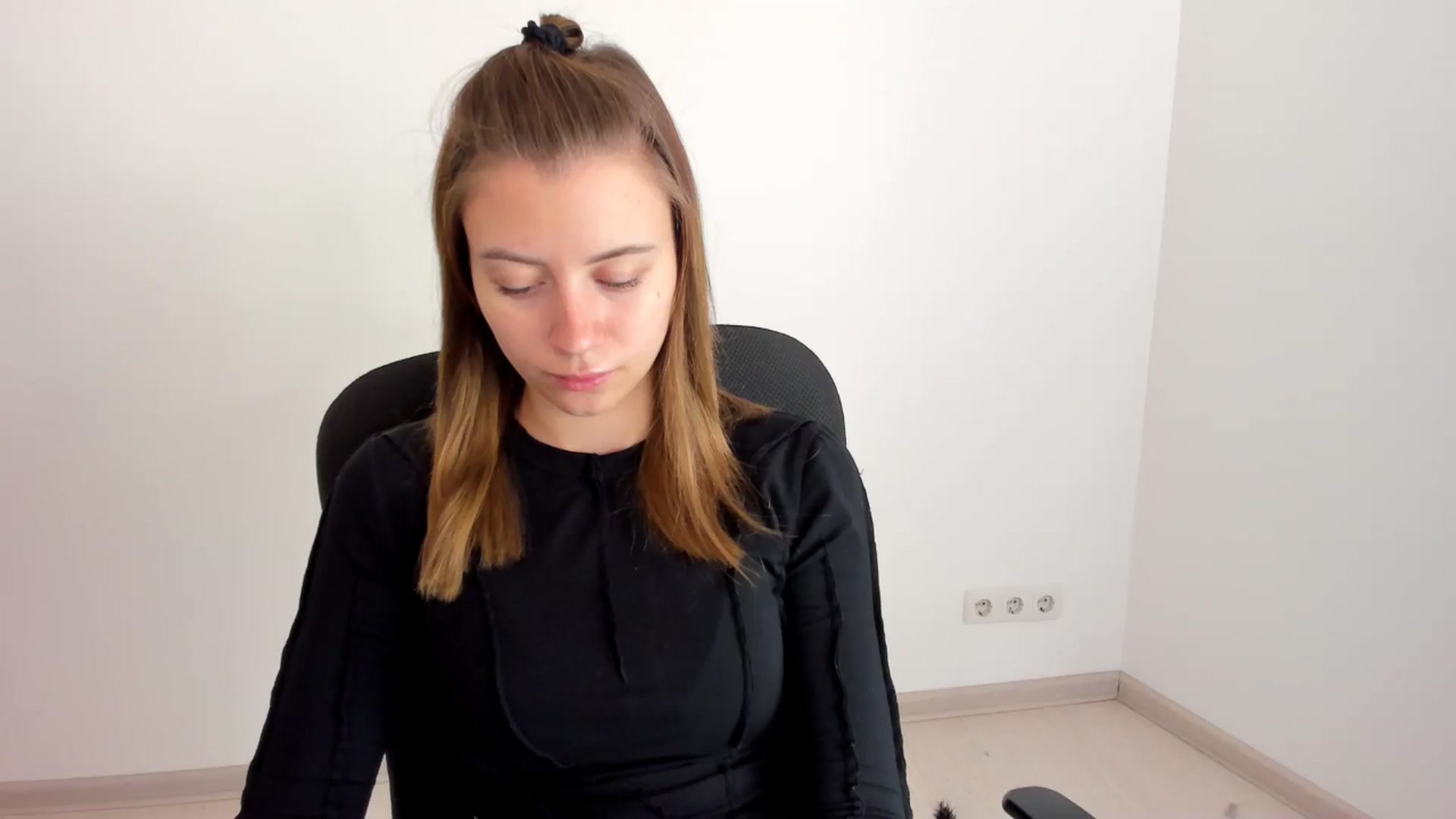 Gallery image thumbnail from Sulfate0's myfreecams stream on, 11/13/2024, 08:24 image 10 of 20