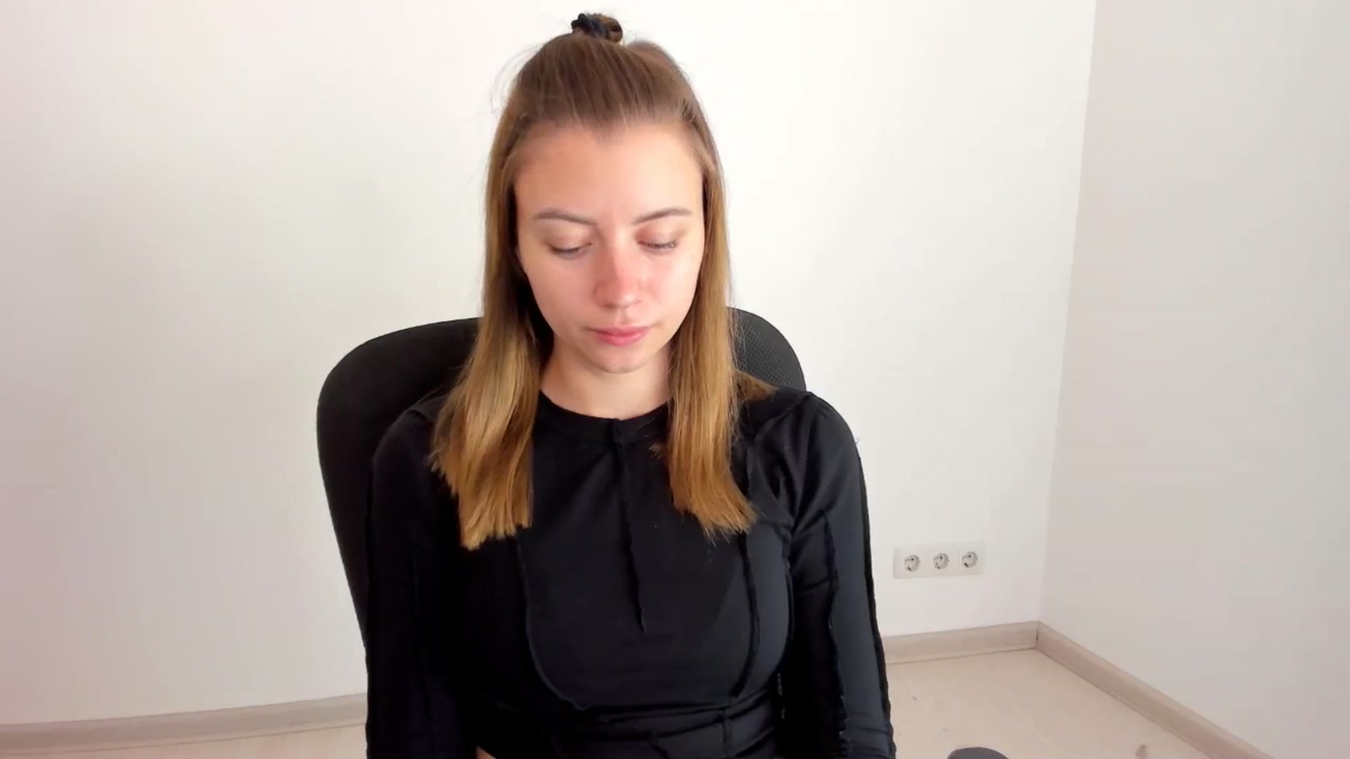Gallery image thumbnail from Sulfate0's myfreecams stream on, 11/13/2024, 08:24 image 9 of 20