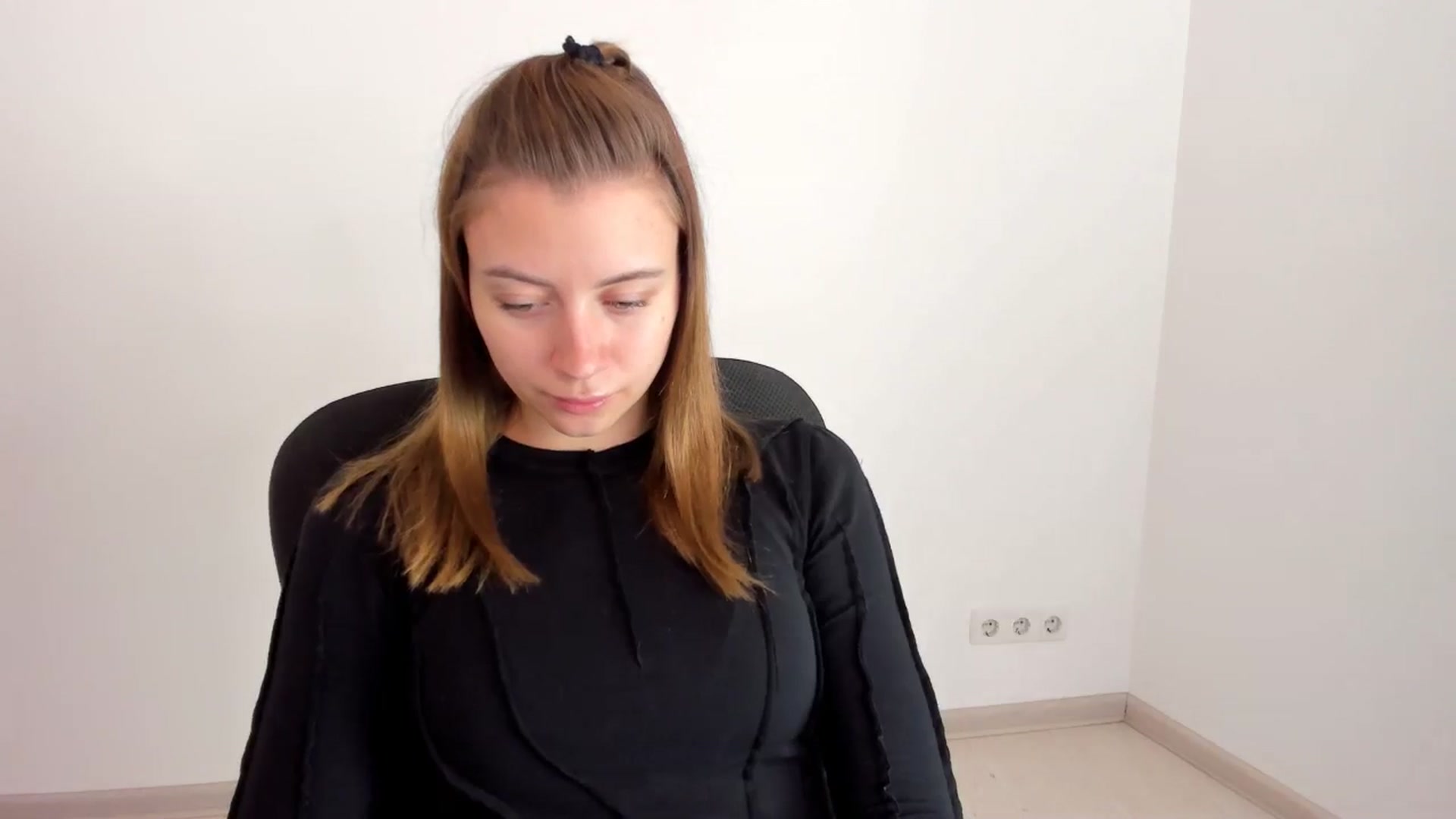 Gallery image thumbnail from Sulfate0's myfreecams stream on, 11/13/2024, 08:56 image 12 of 20