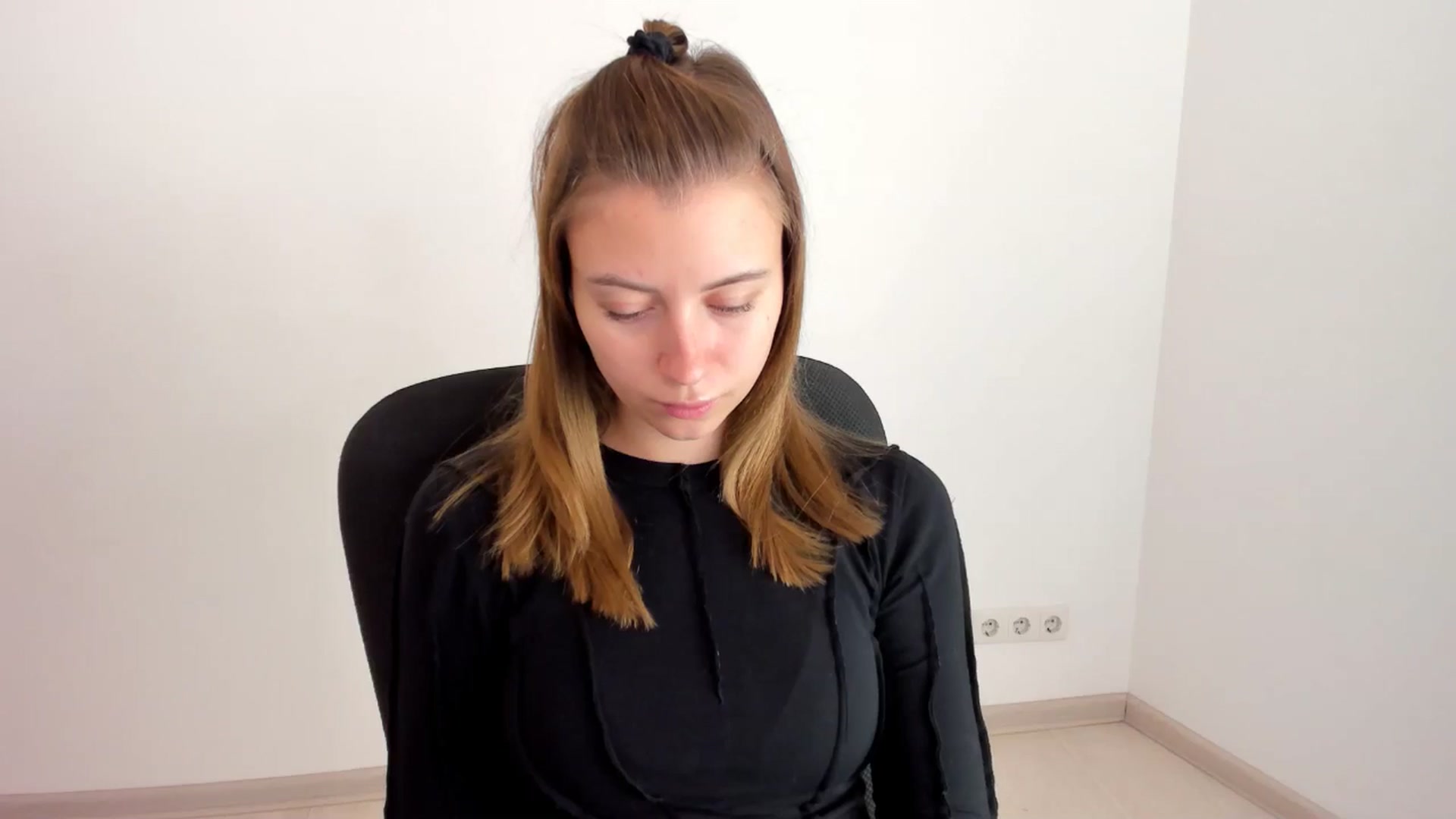 Gallery image thumbnail from Sulfate0's myfreecams stream on, 11/13/2024, 08:56 image 5 of 20