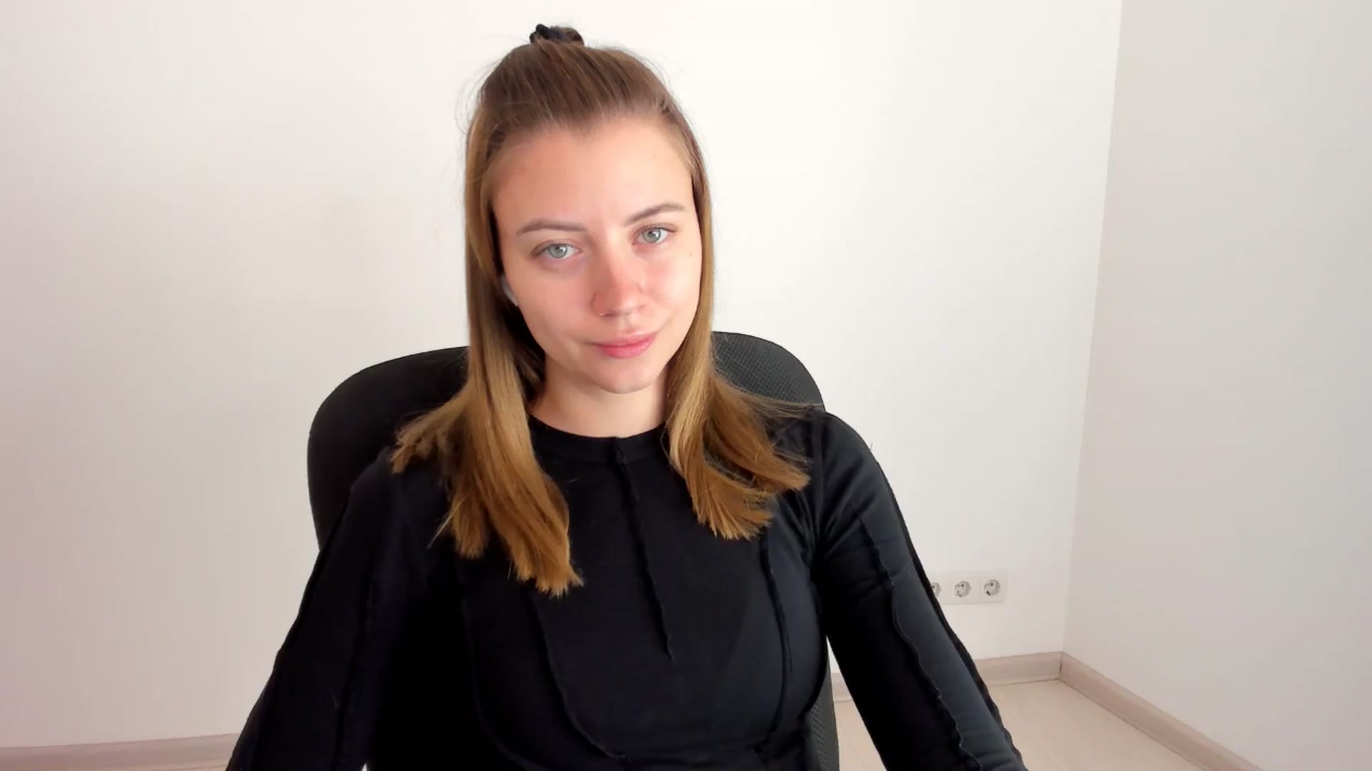 Gallery image thumbnail from Sulfate0's myfreecams stream on, 11/13/2024, 08:56 image 4 of 20