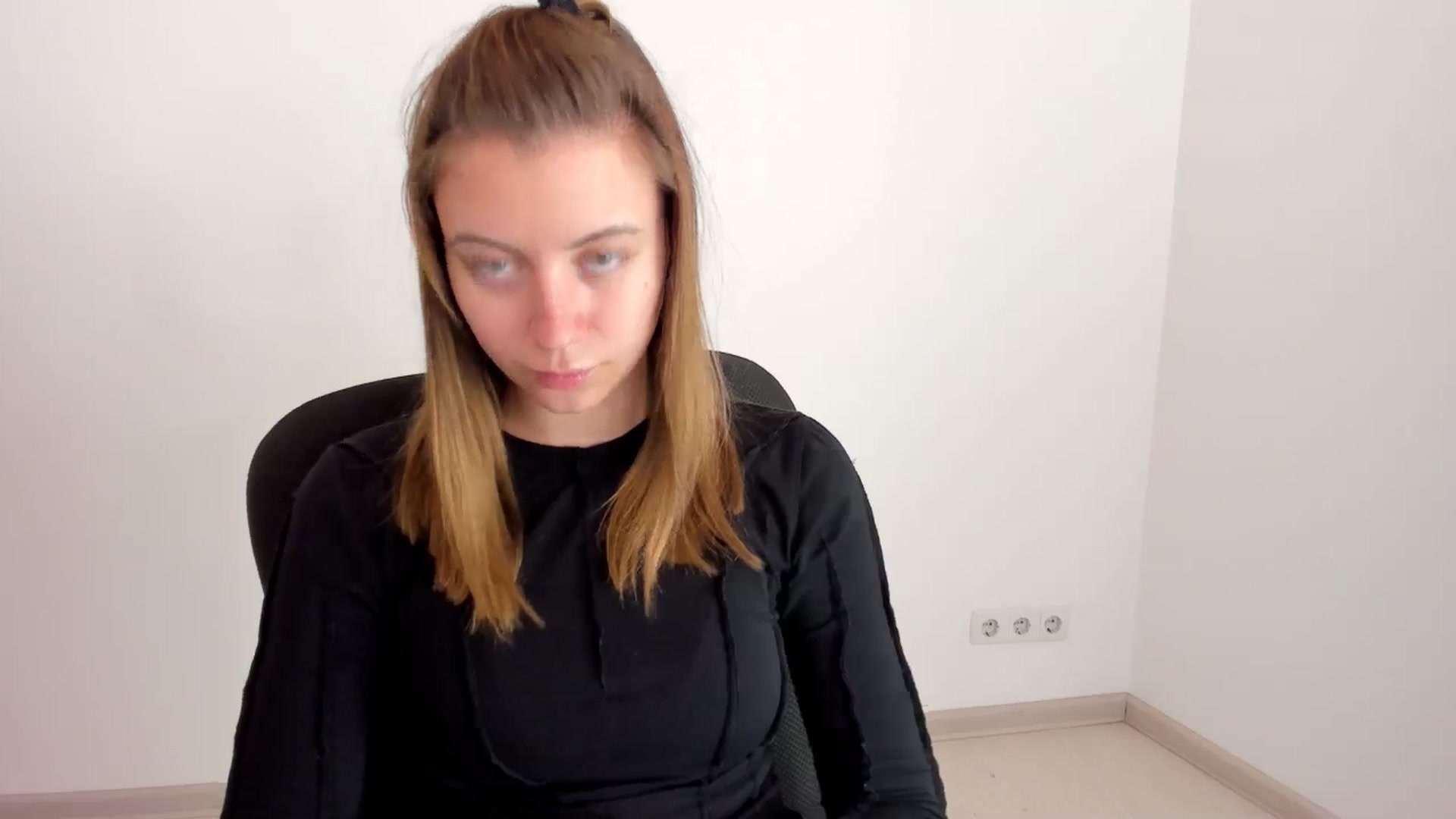 Gallery image thumbnail from Sulfate0's myfreecams stream on, 11/13/2024, 08:56 image 8 of 20