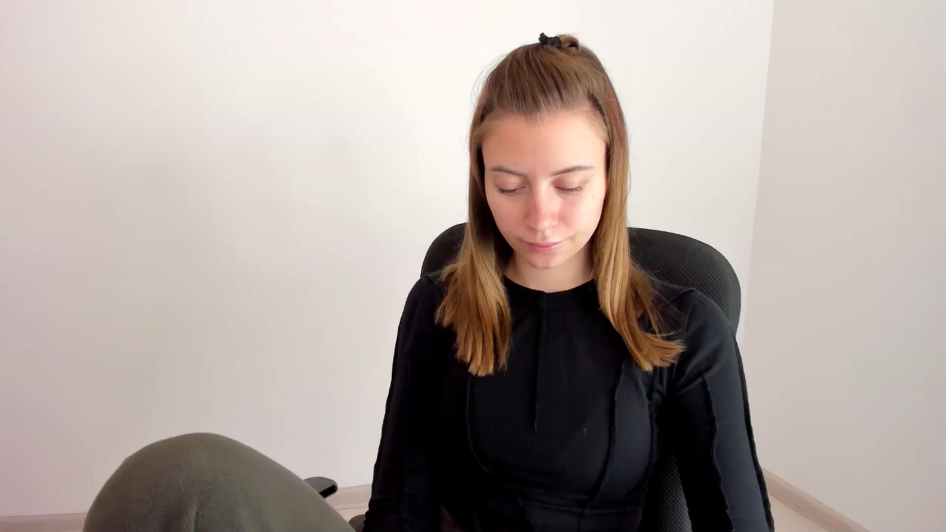 Gallery image thumbnail from Sulfate0's myfreecams stream on, 11/13/2024, 08:56 image 17 of 20