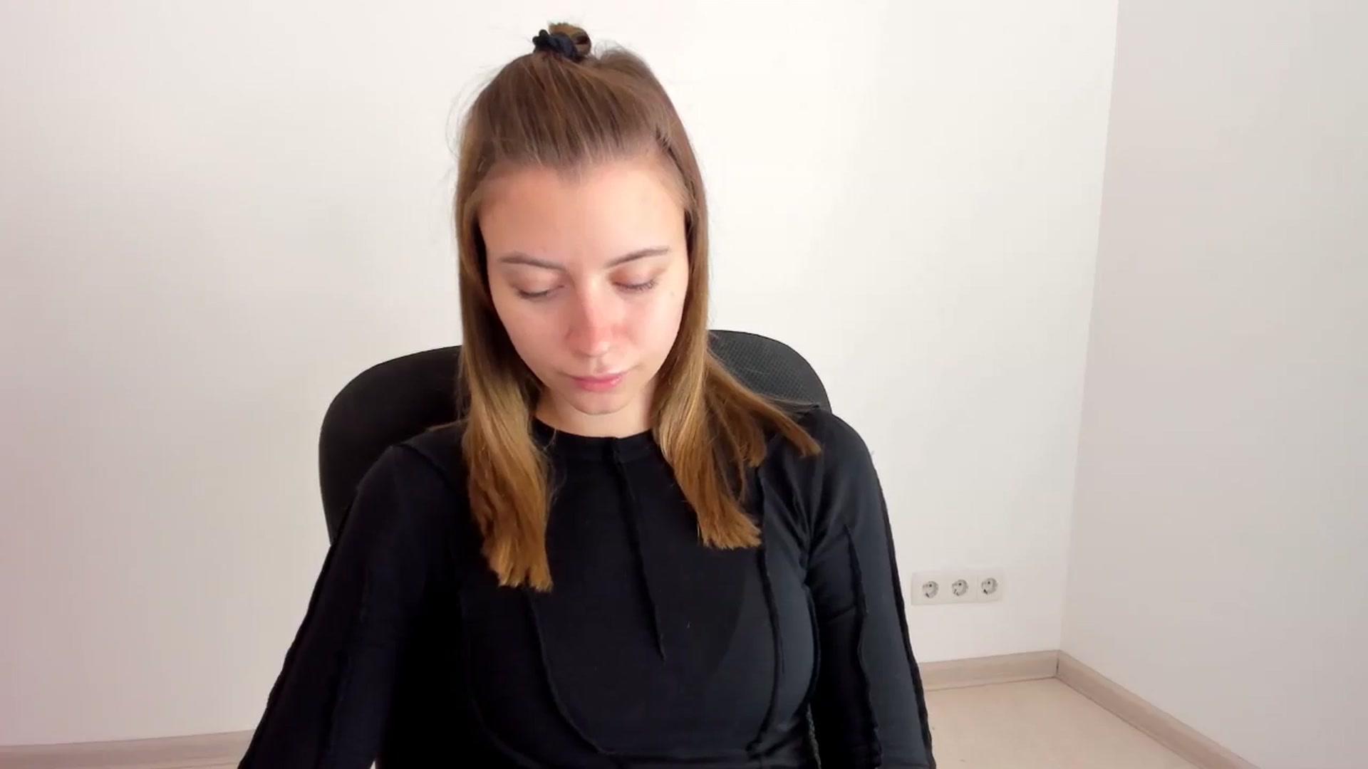 Gallery image thumbnail from Sulfate0's myfreecams stream on, 11/13/2024, 08:56 image 6 of 20