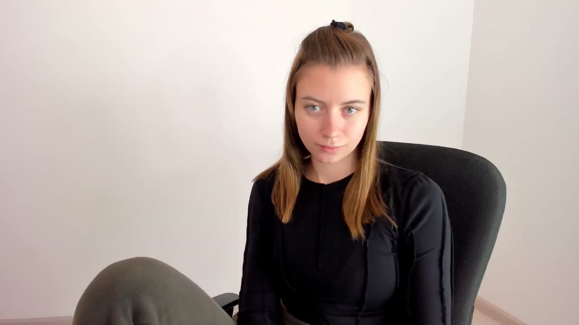 Gallery image thumbnail from Sulfate0's myfreecams stream on, 11/13/2024, 10:00 image 6 of 20