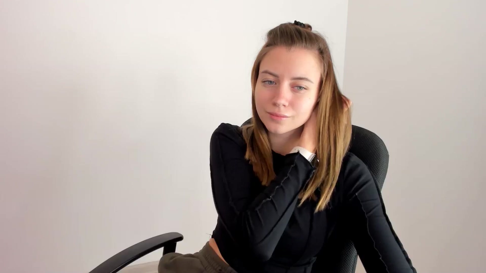 Gallery image thumbnail from Sulfate0's myfreecams stream on, 11/13/2024, 10:00 image 18 of 20