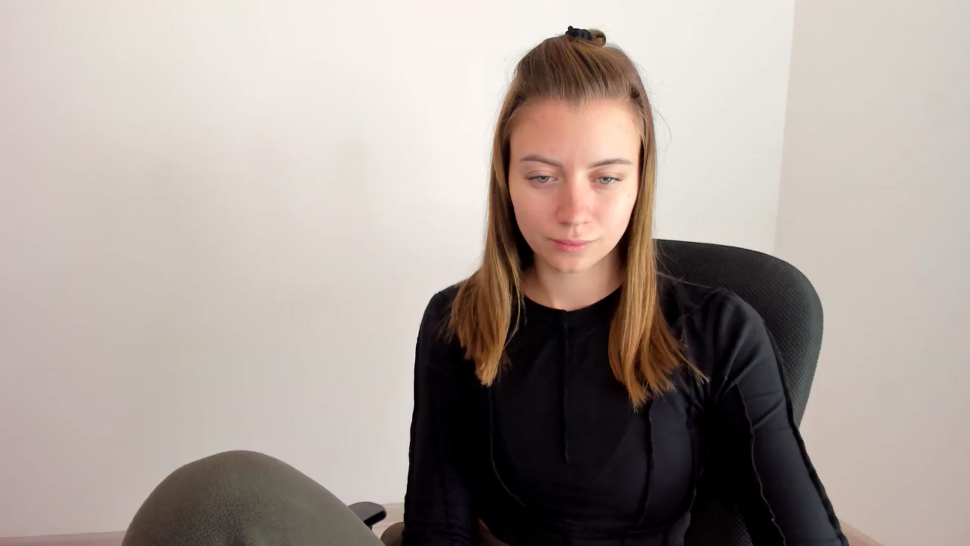Gallery image thumbnail from Sulfate0's myfreecams stream on, 11/13/2024, 10:00 image 2 of 20
