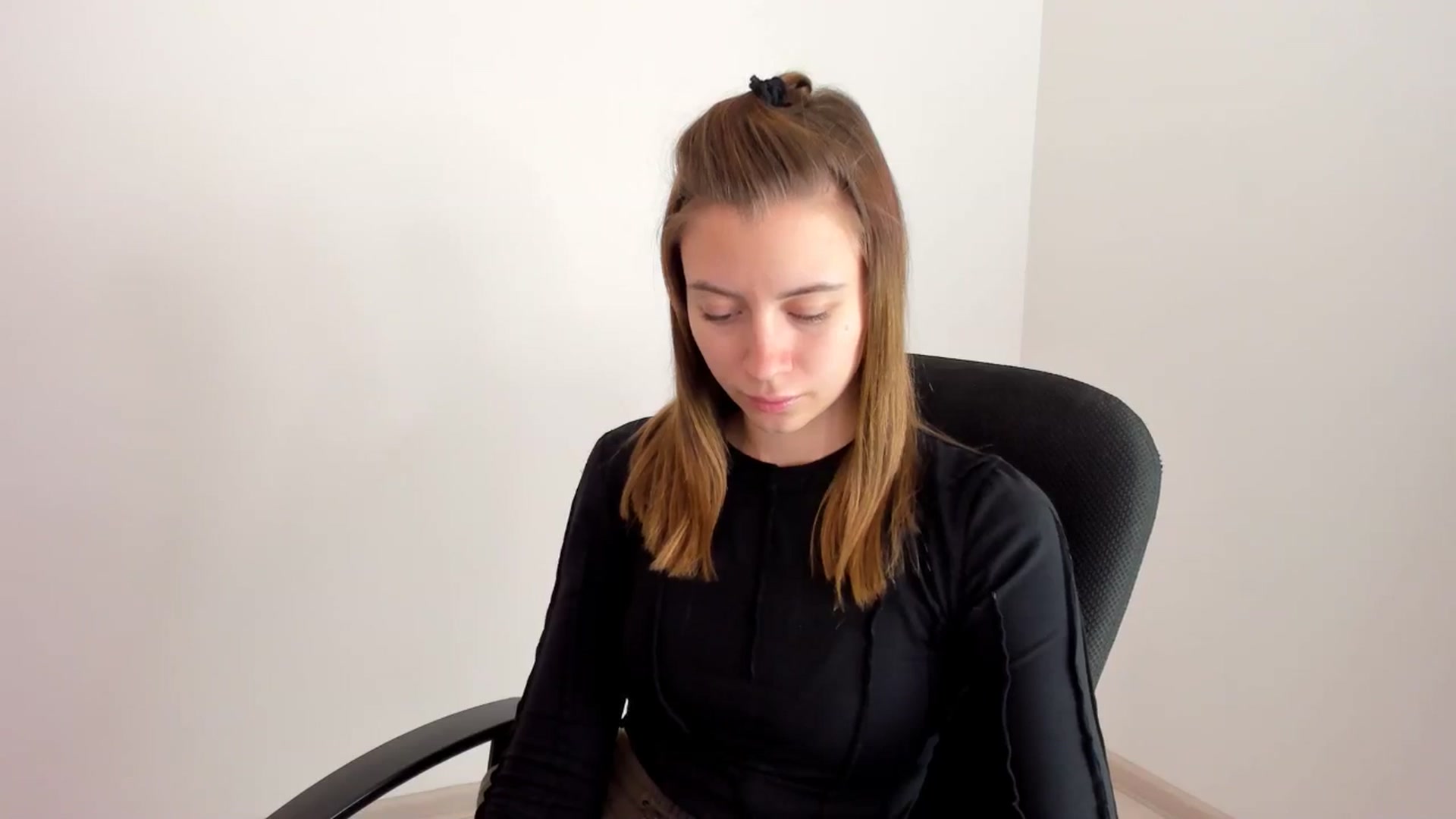 Gallery image thumbnail from Sulfate0's myfreecams stream on, 11/13/2024, 10:00 image 17 of 20