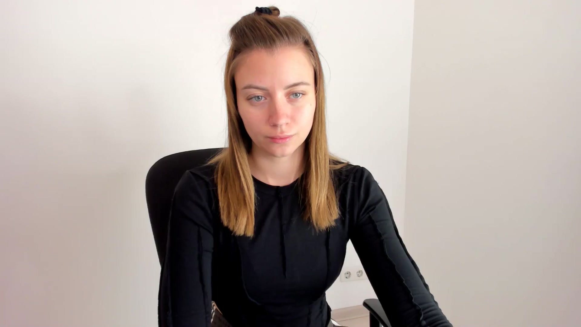 Gallery image thumbnail from Sulfate0's myfreecams stream on, 11/13/2024, 10:20 image 6 of 20