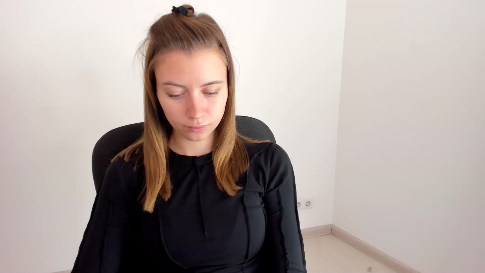 Gallery image thumbnail from Sulfate0's myfreecams stream on, 11/13/2024, 10:20 image 19 of 20