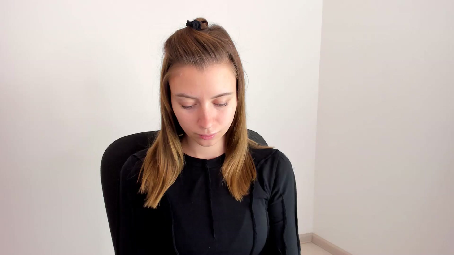 Gallery image thumbnail from Sulfate0's myfreecams stream on, 11/13/2024, 10:20 image 15 of 20