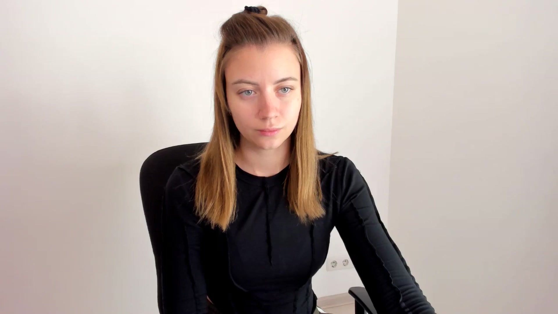 Gallery image thumbnail from Sulfate0's myfreecams stream on, 11/13/2024, 10:20 image 8 of 20