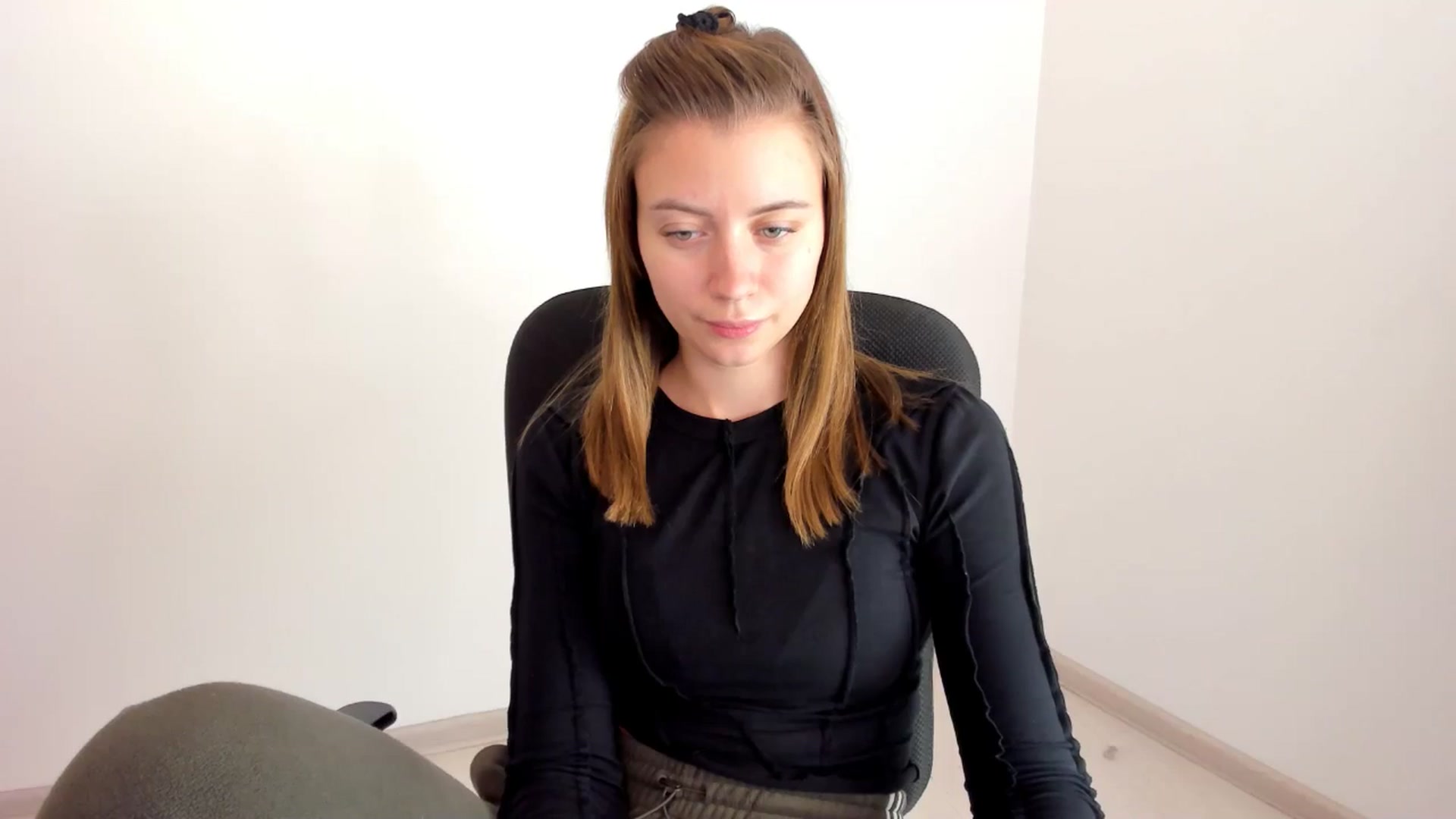 Gallery image thumbnail from Sulfate0's myfreecams stream on, 11/13/2024, 11:10 image 6 of 20